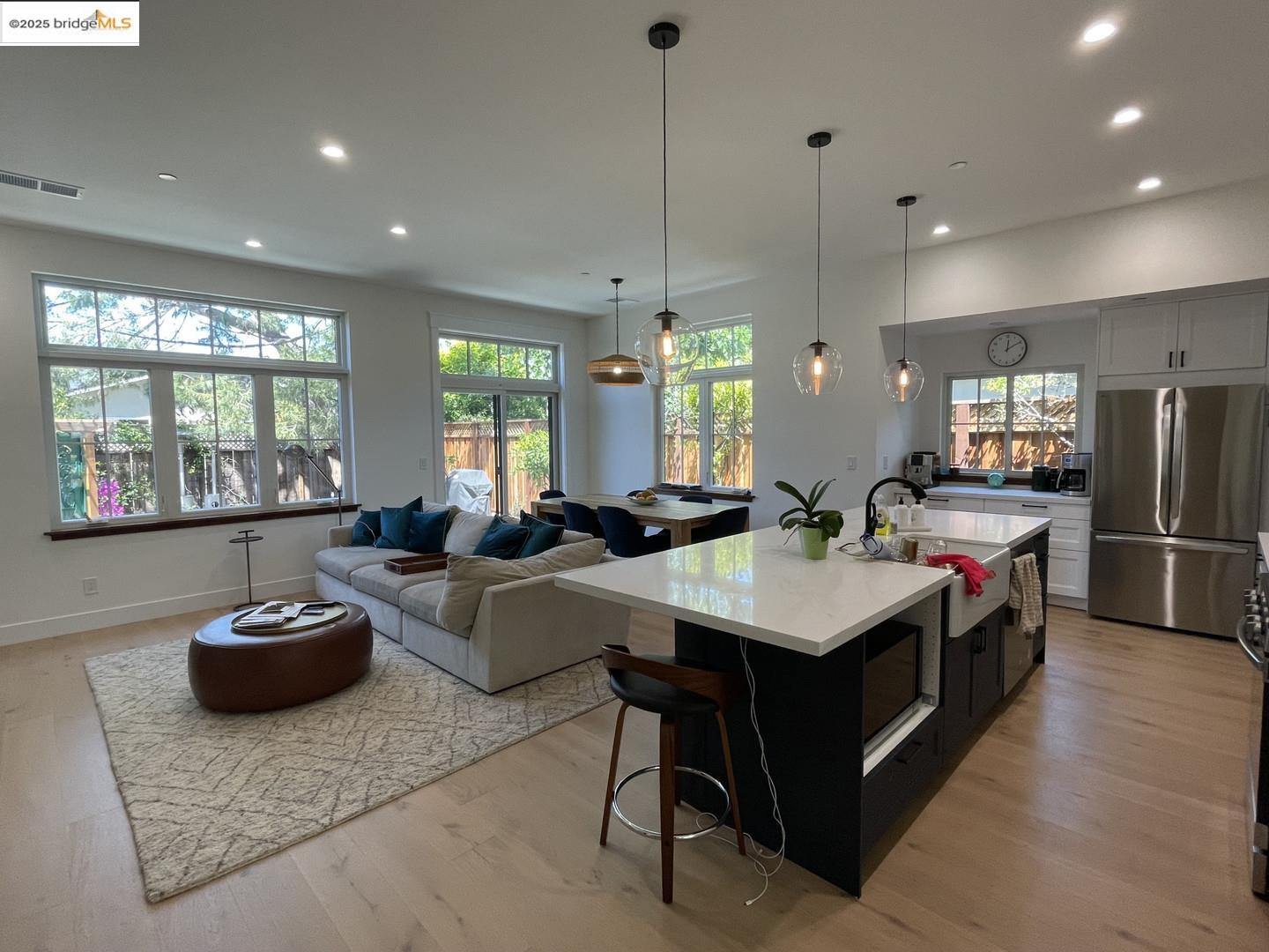 Detail Gallery Image 3 of 16 For 911 Peggy Ln, Menlo Park,  CA 94025 - 4 Beds | 2/1 Baths