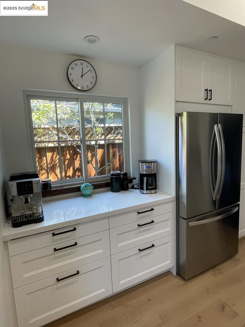 Detail Gallery Image 7 of 16 For 911 Peggy Ln, Menlo Park,  CA 94025 - 4 Beds | 2/1 Baths