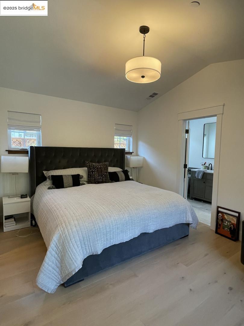 Detail Gallery Image 8 of 16 For 911 Peggy Ln, Menlo Park,  CA 94025 - 4 Beds | 2/1 Baths