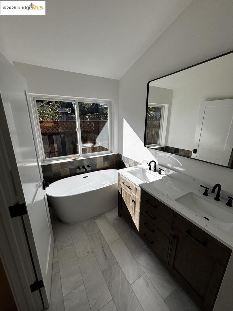 Detail Gallery Image 10 of 16 For 911 Peggy Ln, Menlo Park,  CA 94025 - 4 Beds | 2/1 Baths