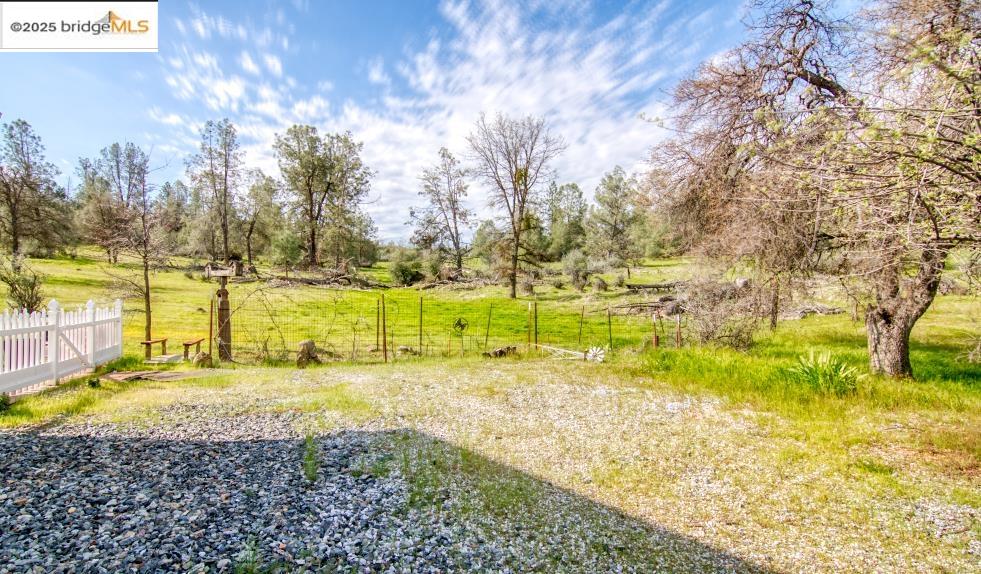 Detail Gallery Image 3 of 20 For 22782 Rolling Woods Drive, Groveland,  CA 95321-9392 - 3 Beds | 2 Baths