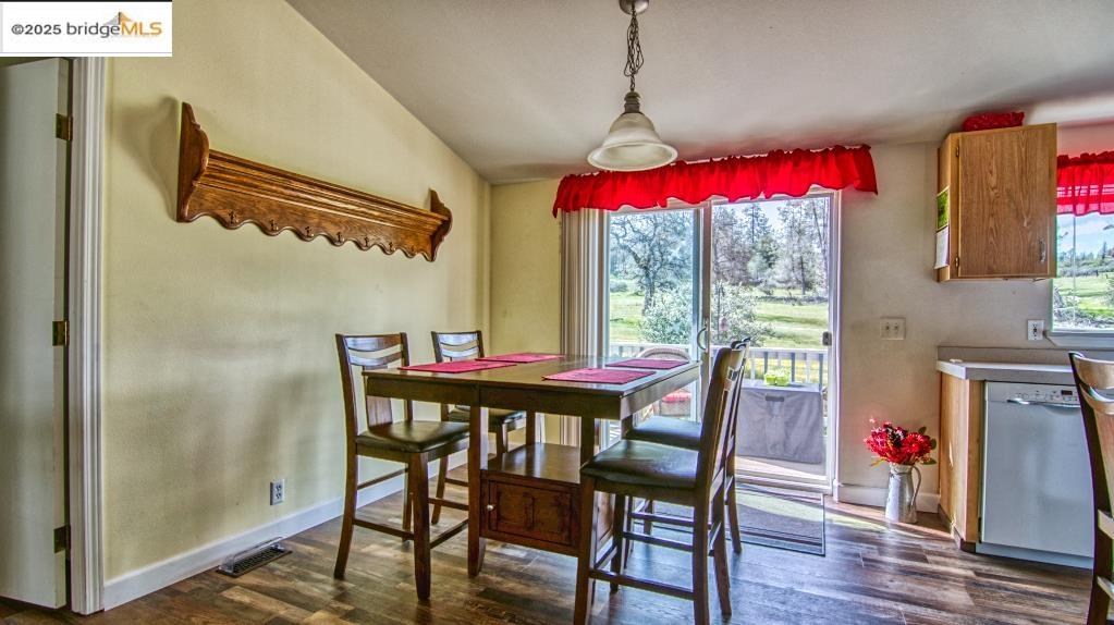 Detail Gallery Image 7 of 20 For 22782 Rolling Woods Drive, Groveland,  CA 95321-9392 - 3 Beds | 2 Baths
