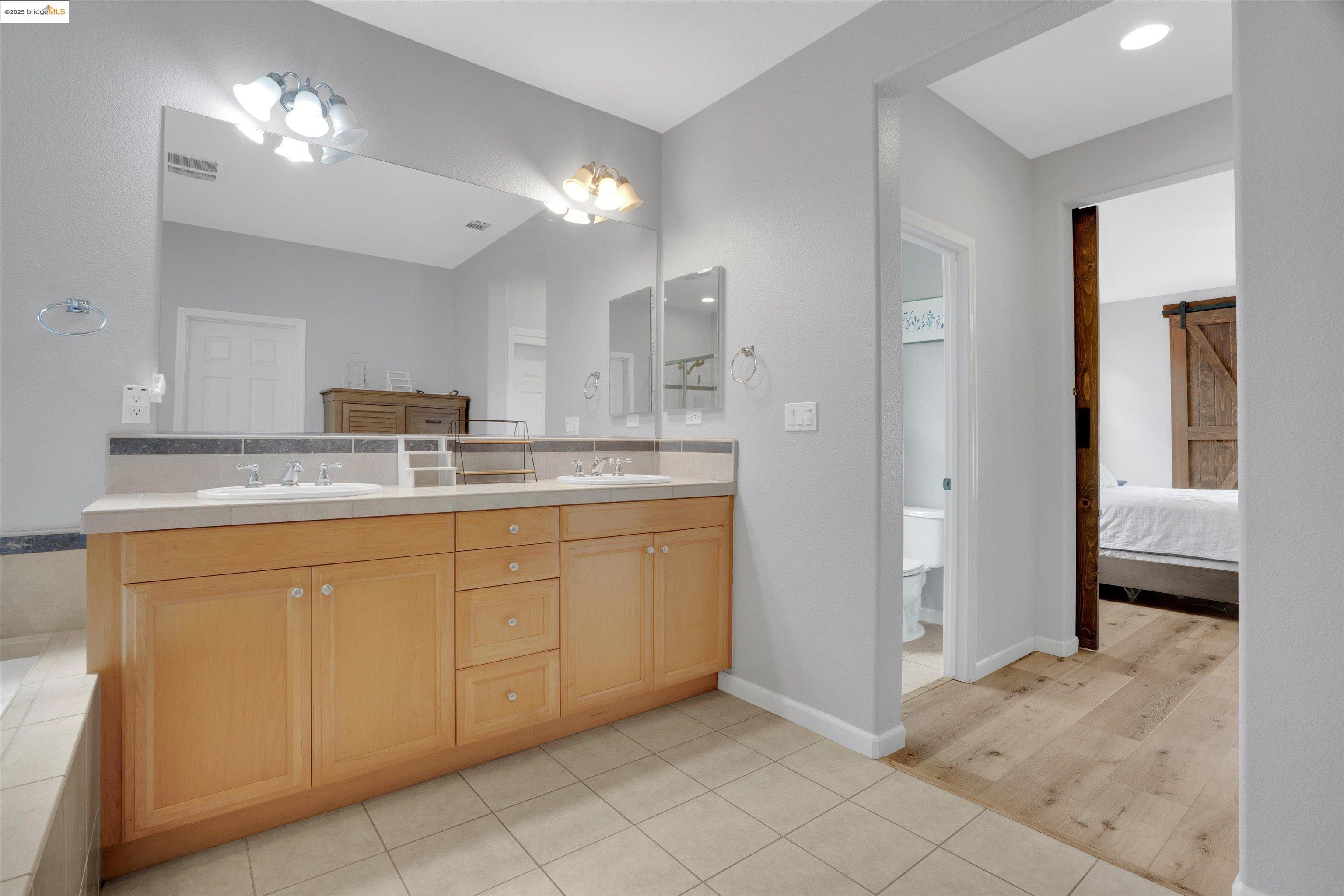 Detail Gallery Image 16 of 30 For 4622 Imperial St, Antioch,  CA 94531 - 5 Beds | 3/1 Baths