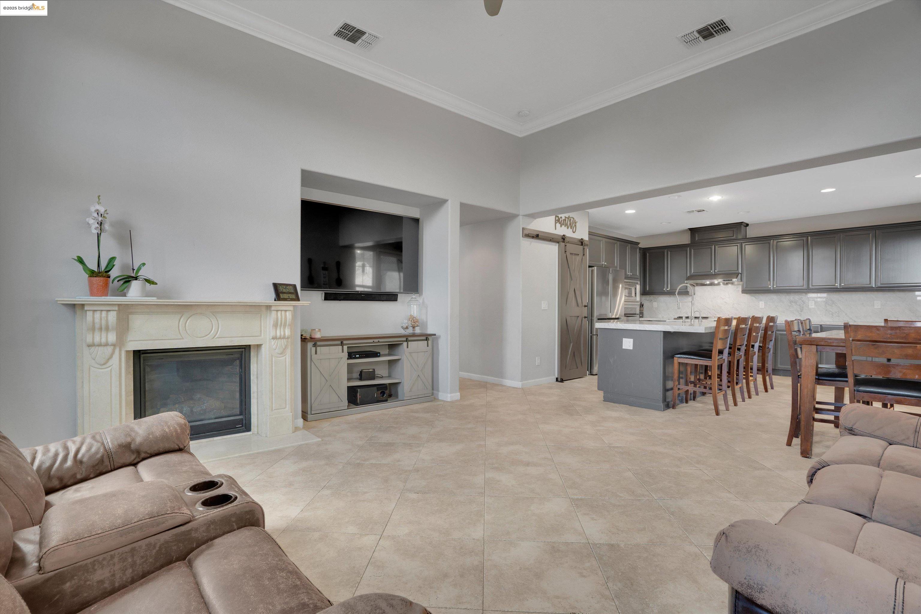Detail Gallery Image 7 of 30 For 4622 Imperial St, Antioch,  CA 94531 - 5 Beds | 3/1 Baths