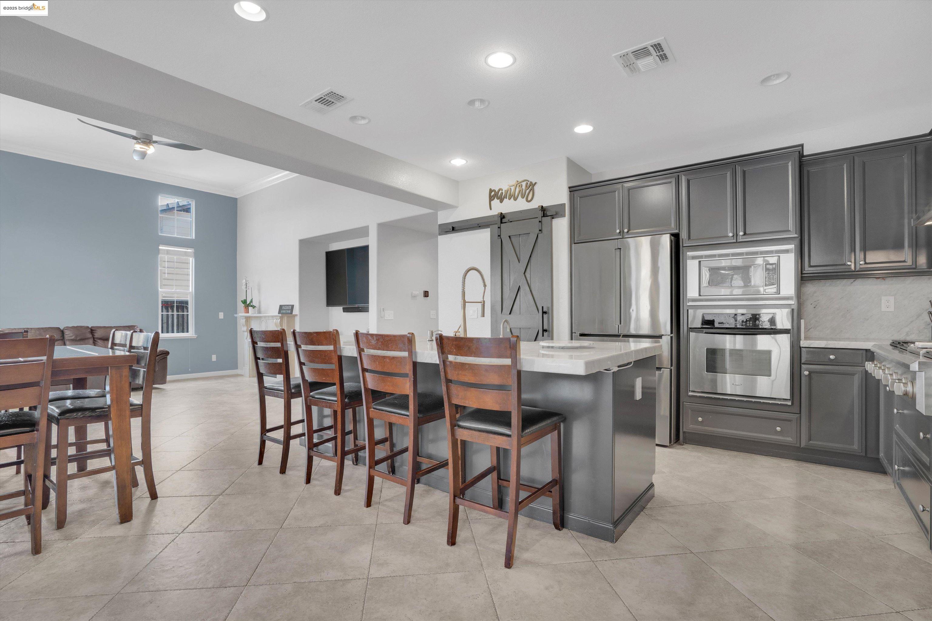 Detail Gallery Image 8 of 30 For 4622 Imperial St, Antioch,  CA 94531 - 5 Beds | 3/1 Baths