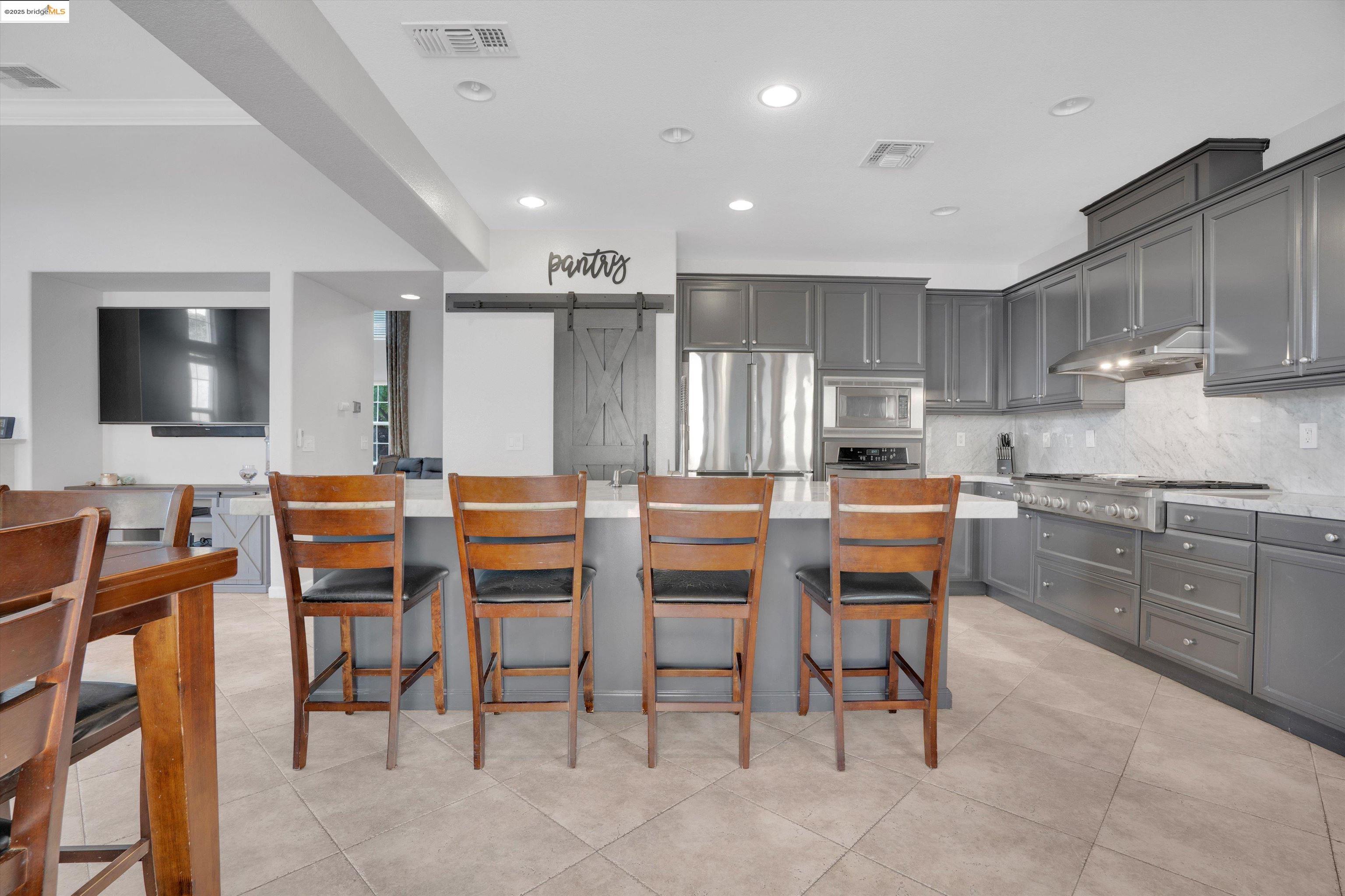 Detail Gallery Image 9 of 30 For 4622 Imperial St, Antioch,  CA 94531 - 5 Beds | 3/1 Baths