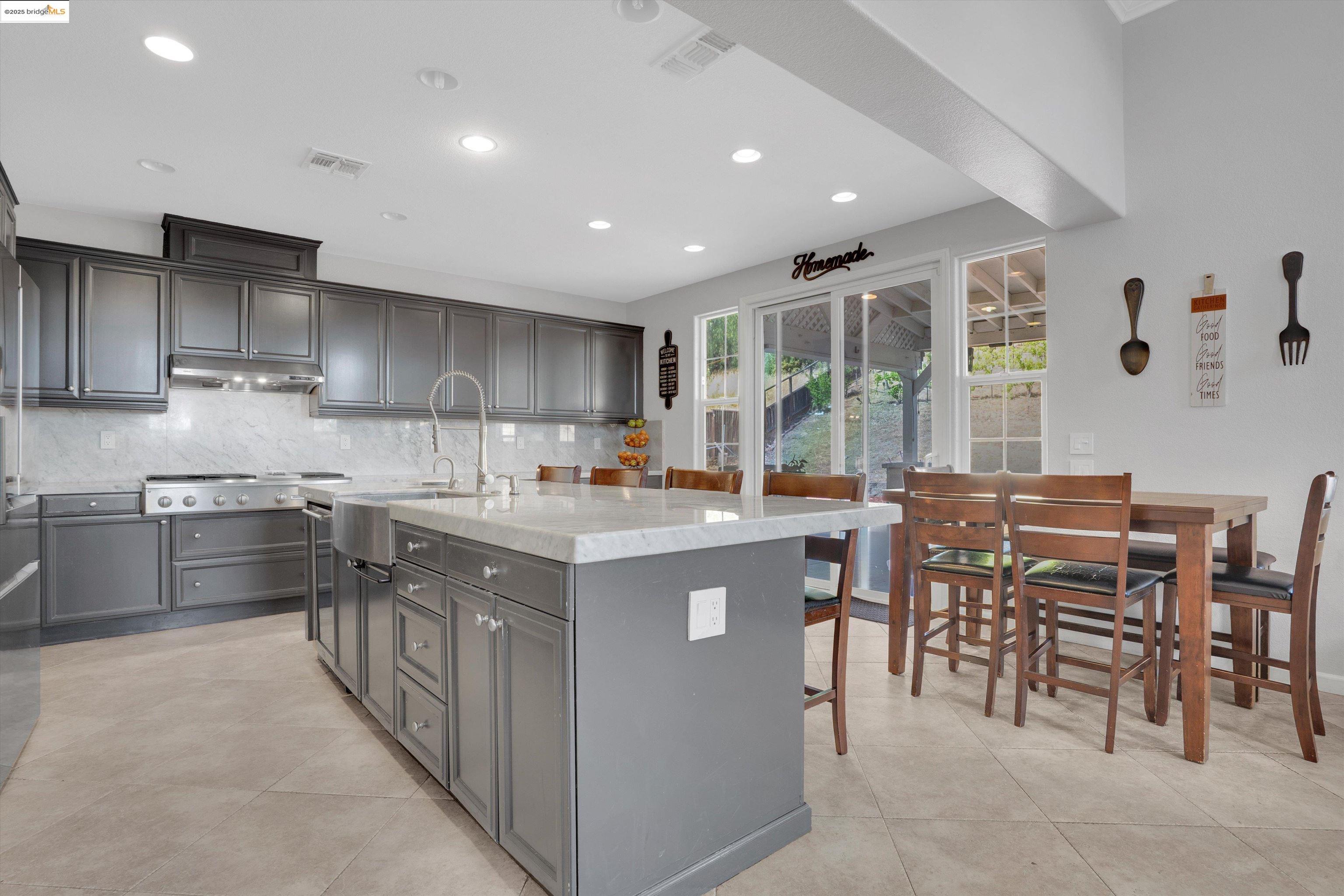 Detail Gallery Image 10 of 30 For 4622 Imperial St, Antioch,  CA 94531 - 5 Beds | 3/1 Baths