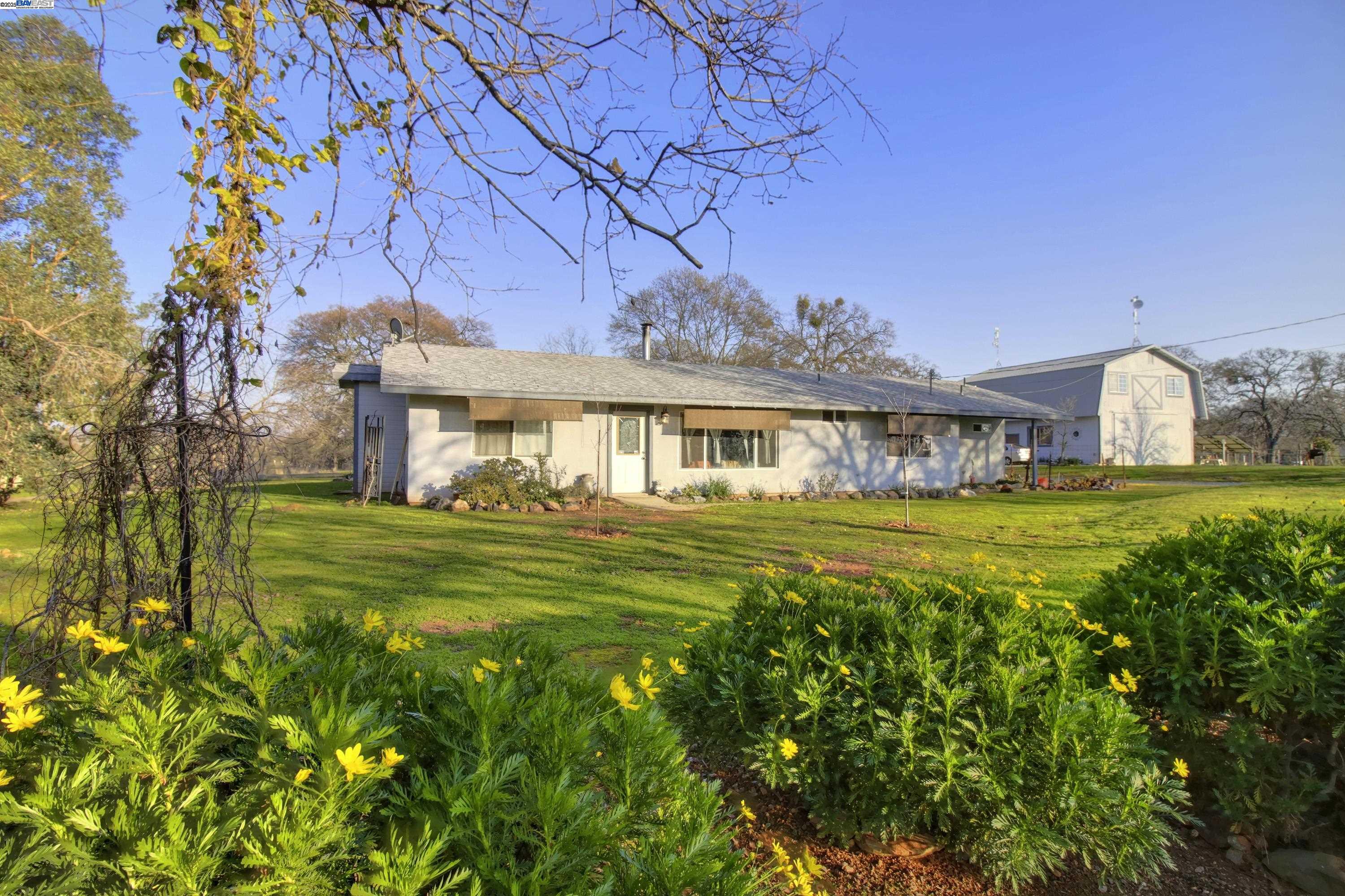 Detail Gallery Image 2 of 60 For 15828 Barney Rd, Plymouth,  CA 95669 - 3 Beds | 3 Baths