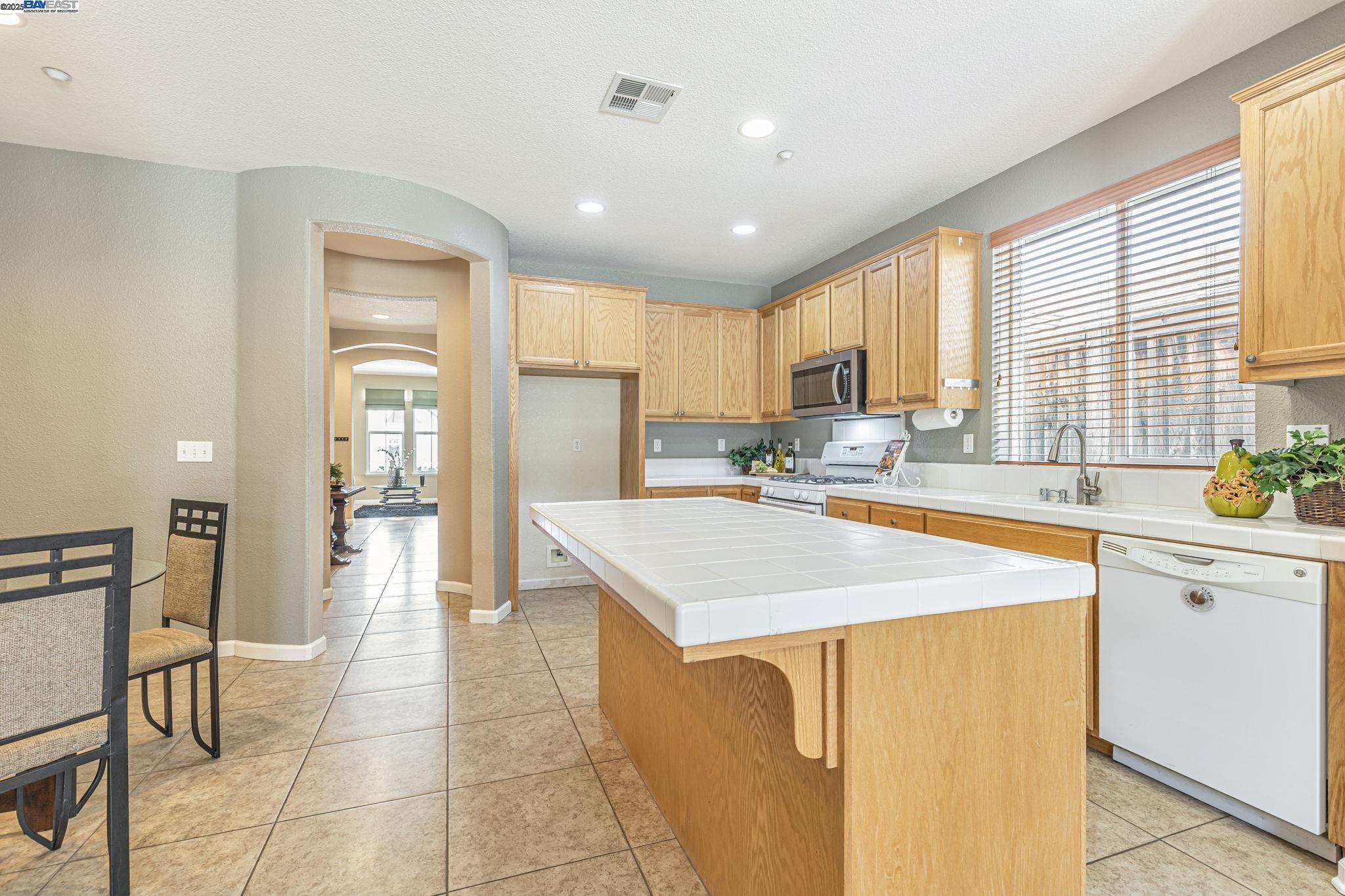 Detail Gallery Image 12 of 38 For 1459 Paradise Ln, Brentwood,  CA 94513 - 3 Beds | 2 Baths