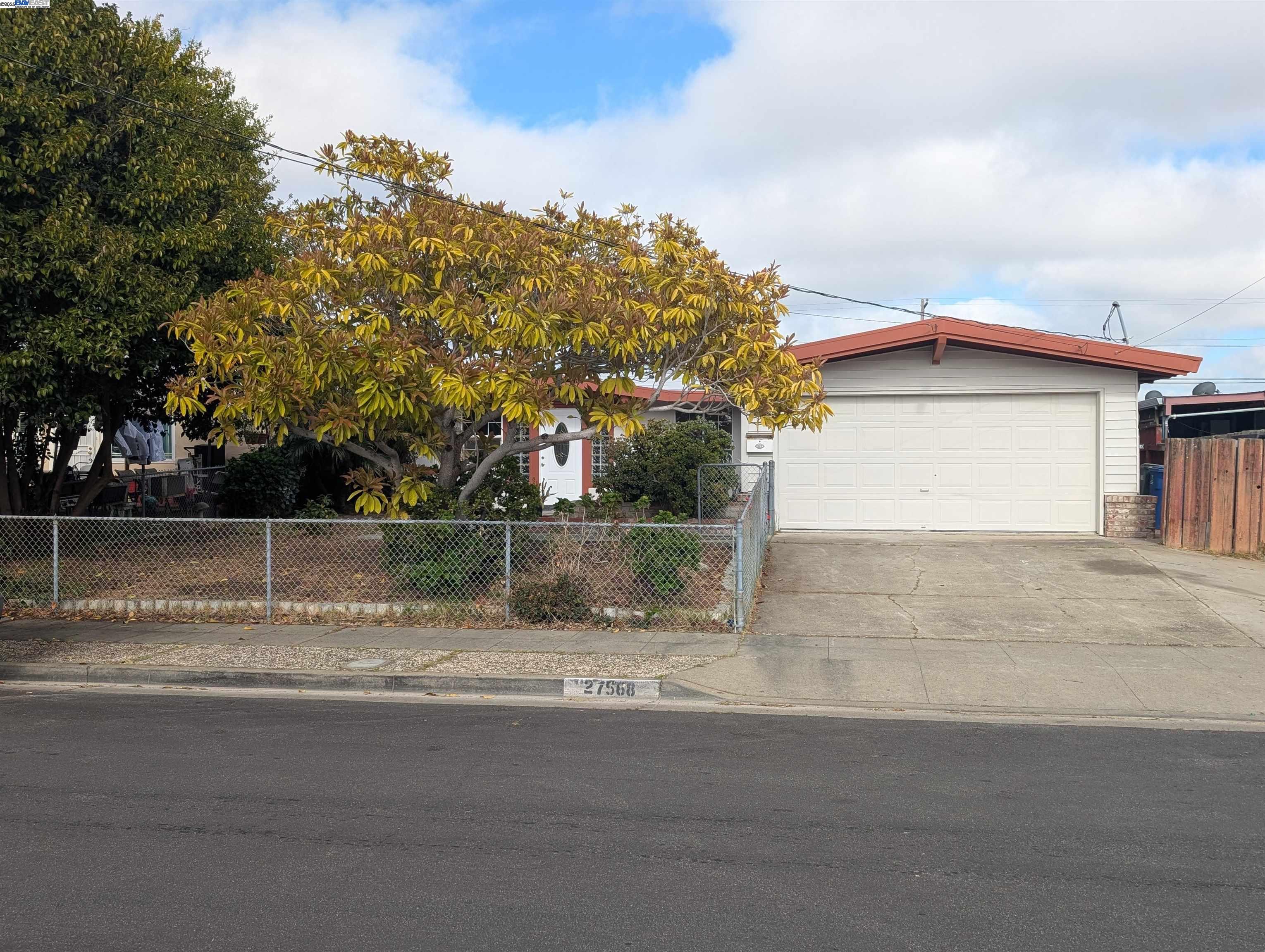 Detail Gallery Image 2 of 12 For 27568 Gainesville Ave, Hayward,  CA 94545 - 5 Beds | 2 Baths