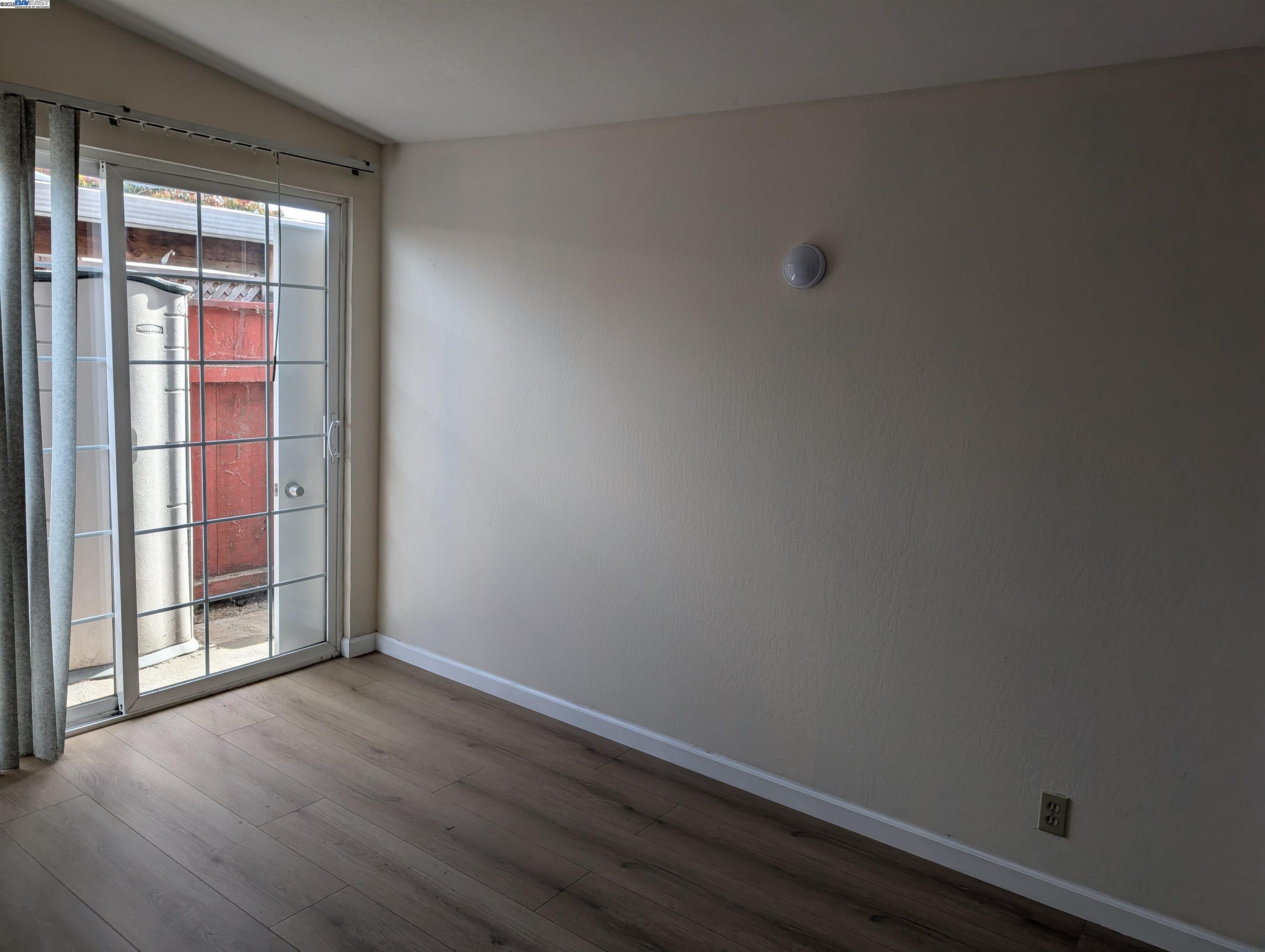 Detail Gallery Image 11 of 12 For 27568 Gainesville Ave, Hayward,  CA 94545 - 5 Beds | 2 Baths