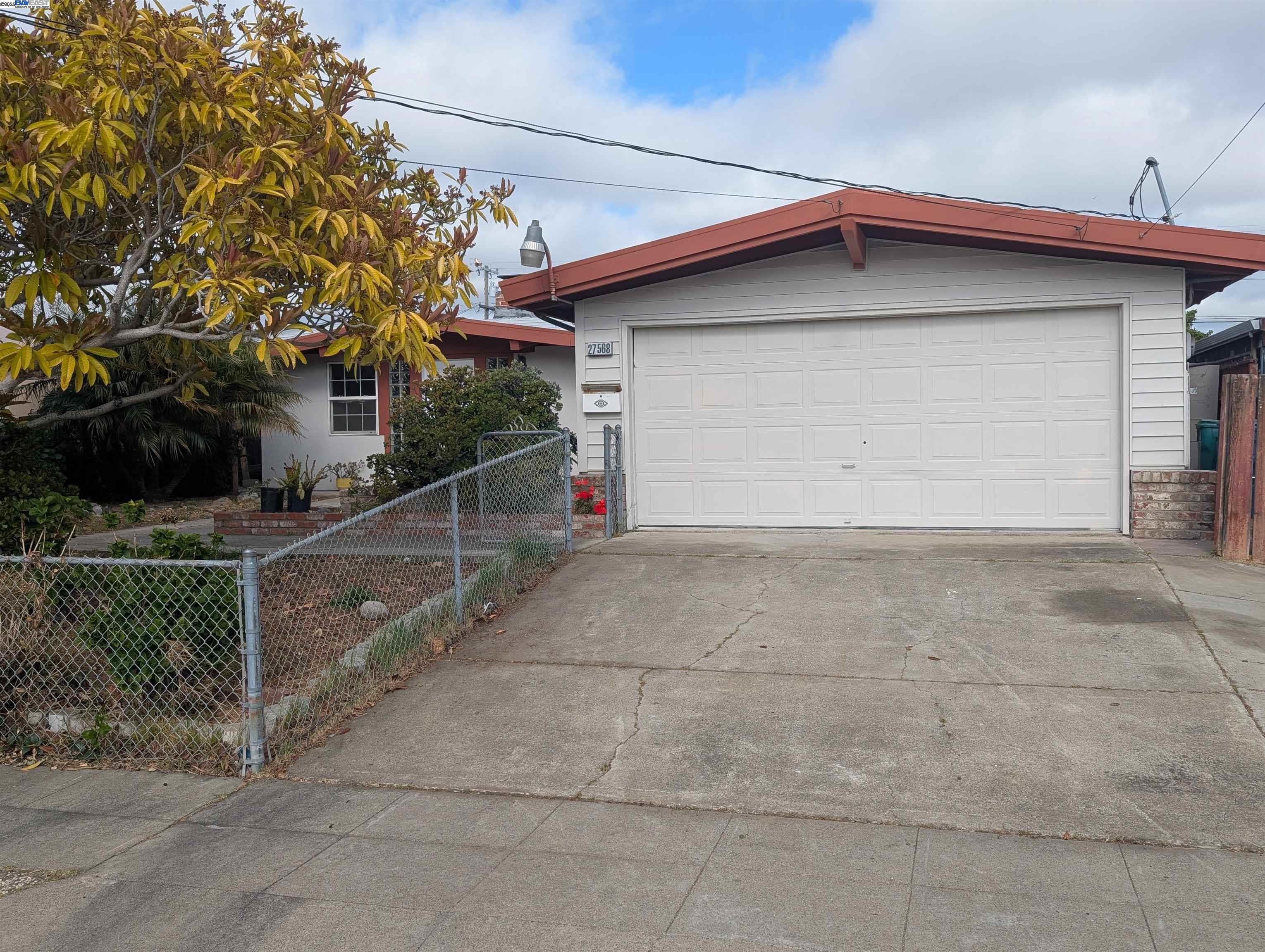 Detail Gallery Image 3 of 12 For 27568 Gainesville Ave, Hayward,  CA 94545 - 5 Beds | 2 Baths