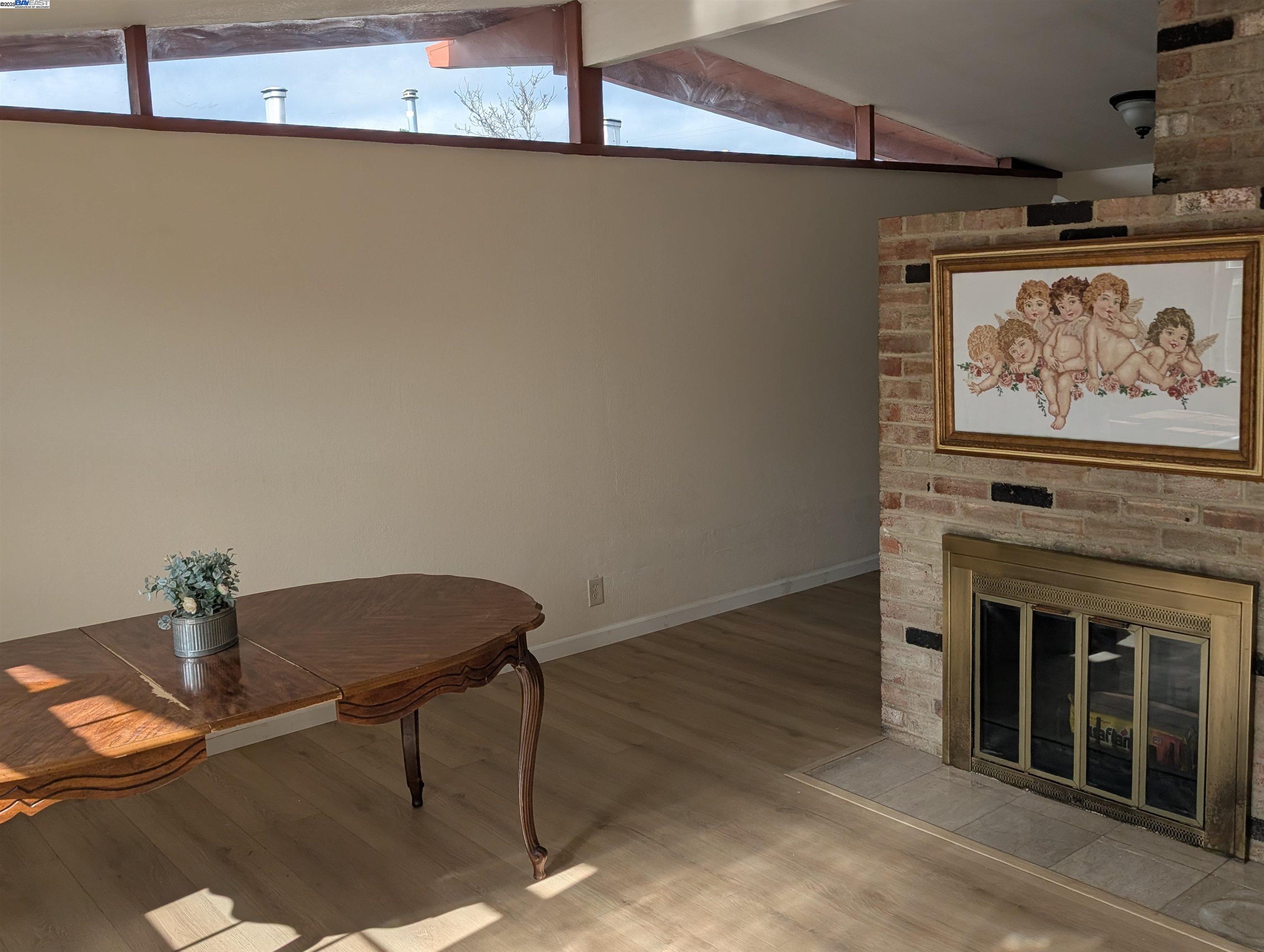 Detail Gallery Image 4 of 12 For 27568 Gainesville Ave, Hayward,  CA 94545 - 5 Beds | 2 Baths