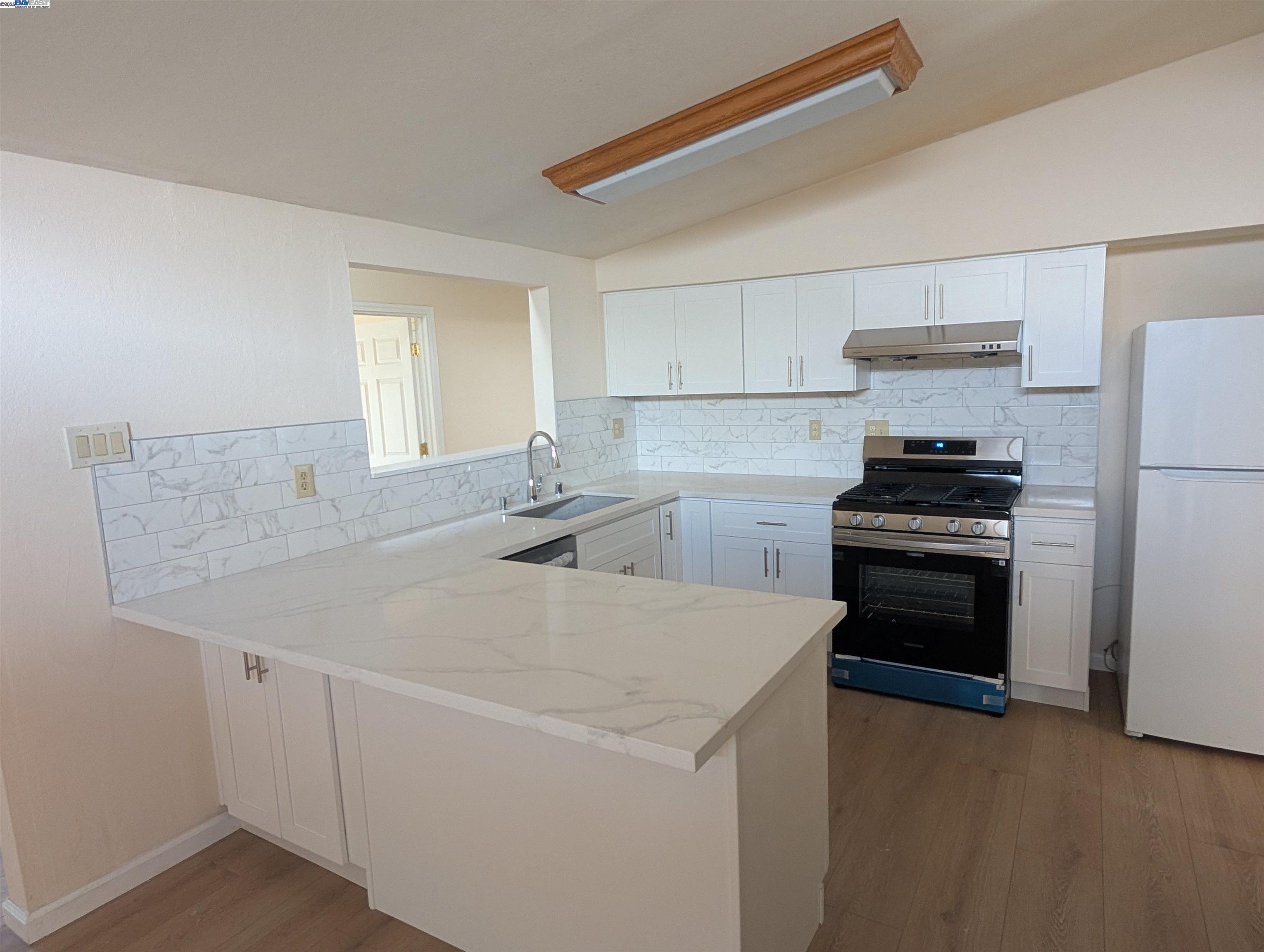 Detail Gallery Image 5 of 12 For 27568 Gainesville Ave, Hayward,  CA 94545 - 5 Beds | 2 Baths