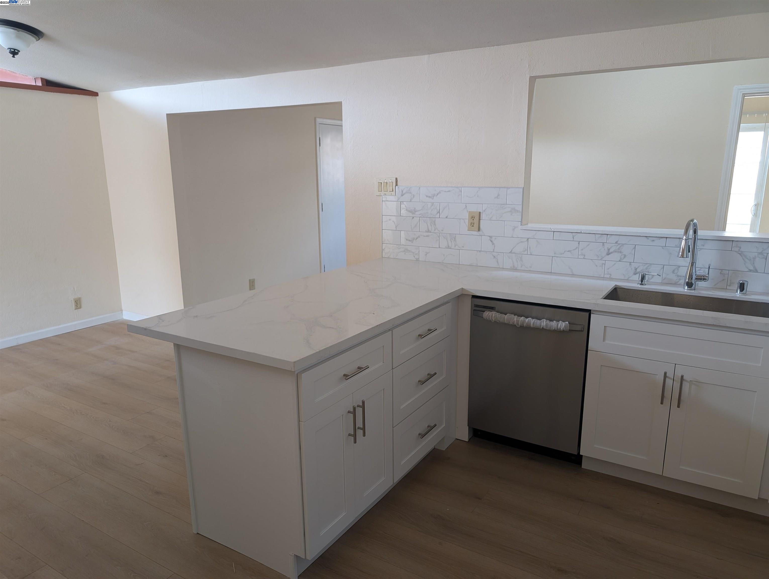 Detail Gallery Image 7 of 12 For 27568 Gainesville Ave, Hayward,  CA 94545 - 5 Beds | 2 Baths