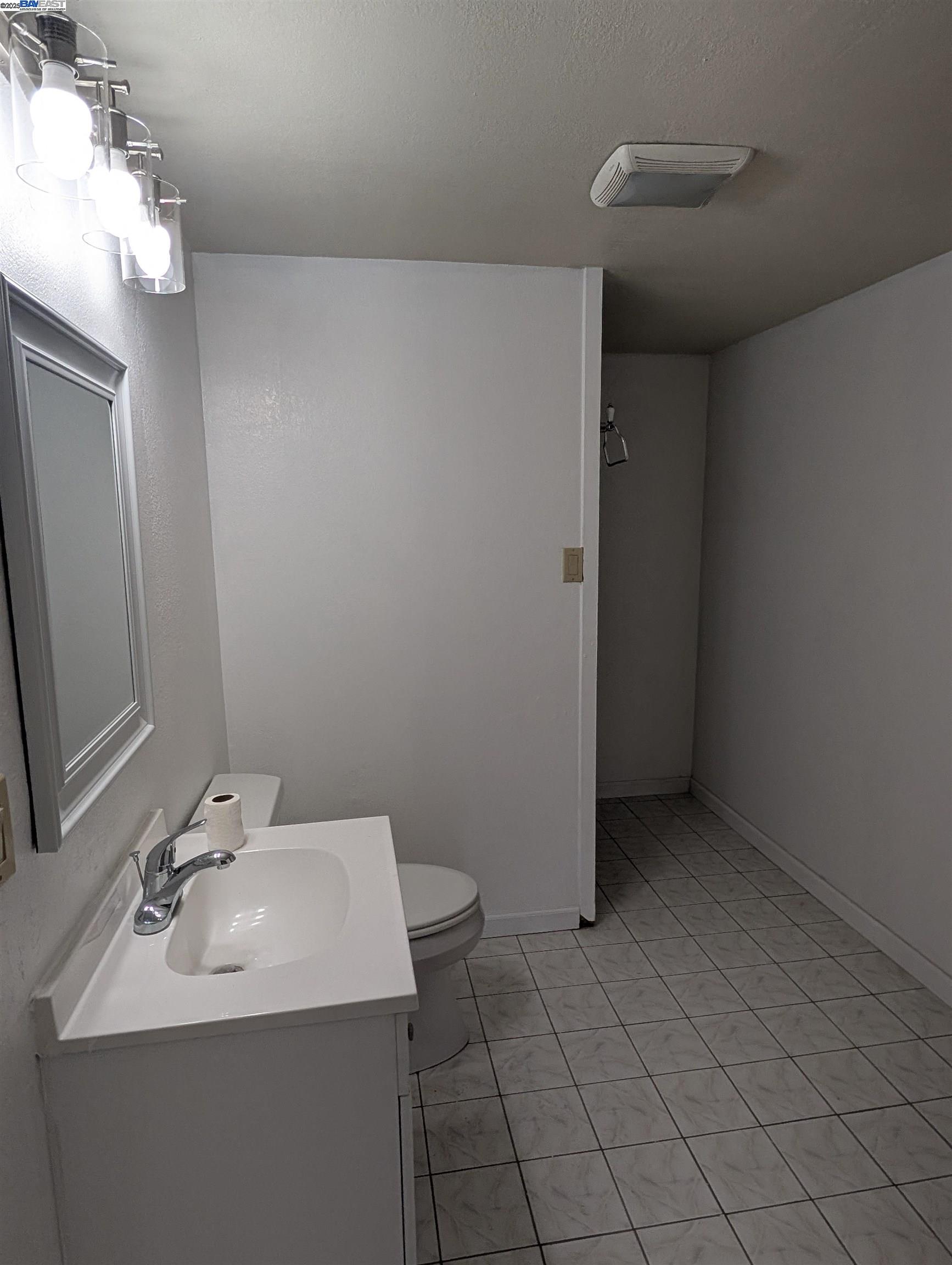 Detail Gallery Image 8 of 12 For 27568 Gainesville Ave, Hayward,  CA 94545 - 5 Beds | 2 Baths