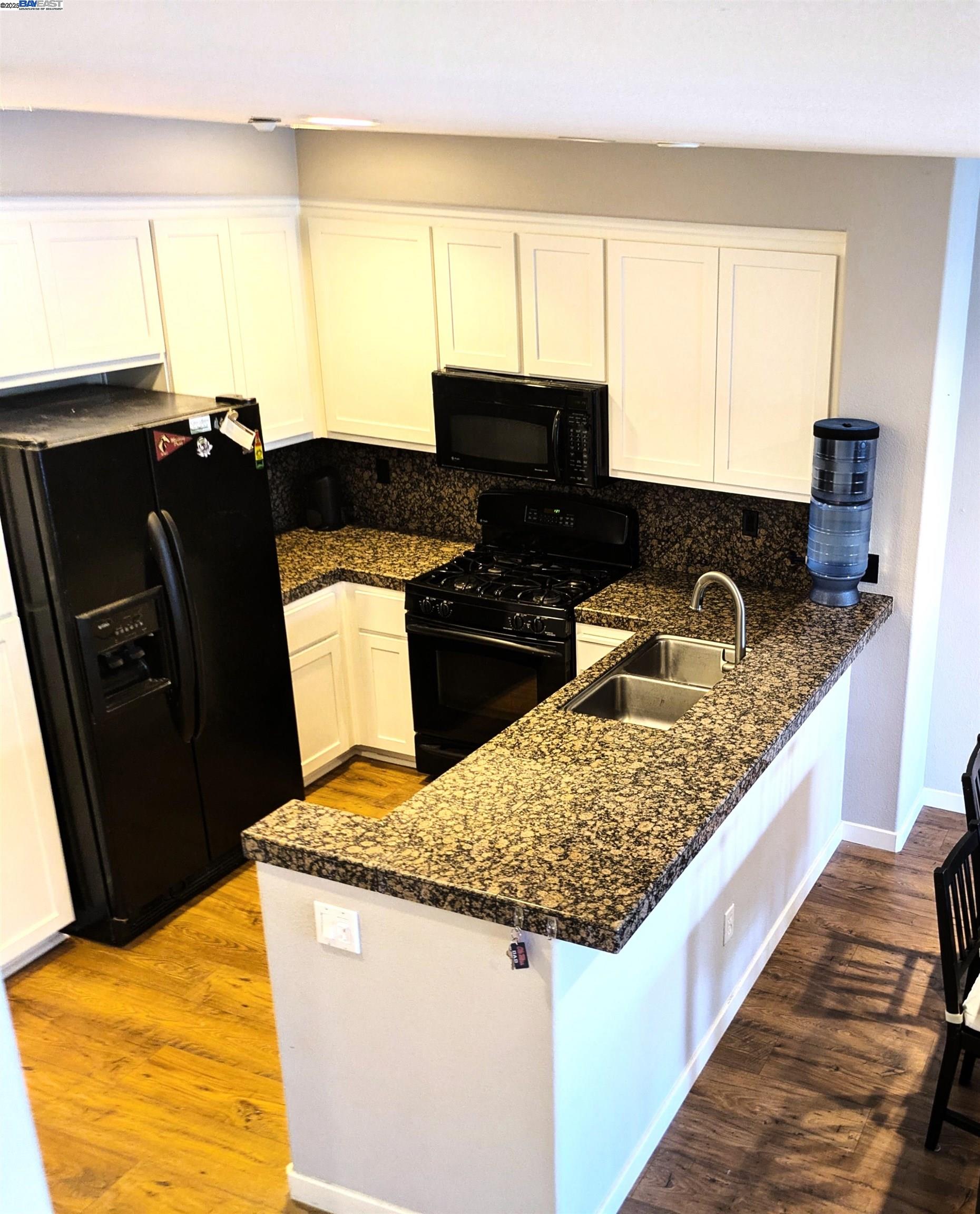 Detail Gallery Image 6 of 19 For 1948 Railroad Ave #104,  Livermore,  CA 94550 - 3 Beds | 2 Baths