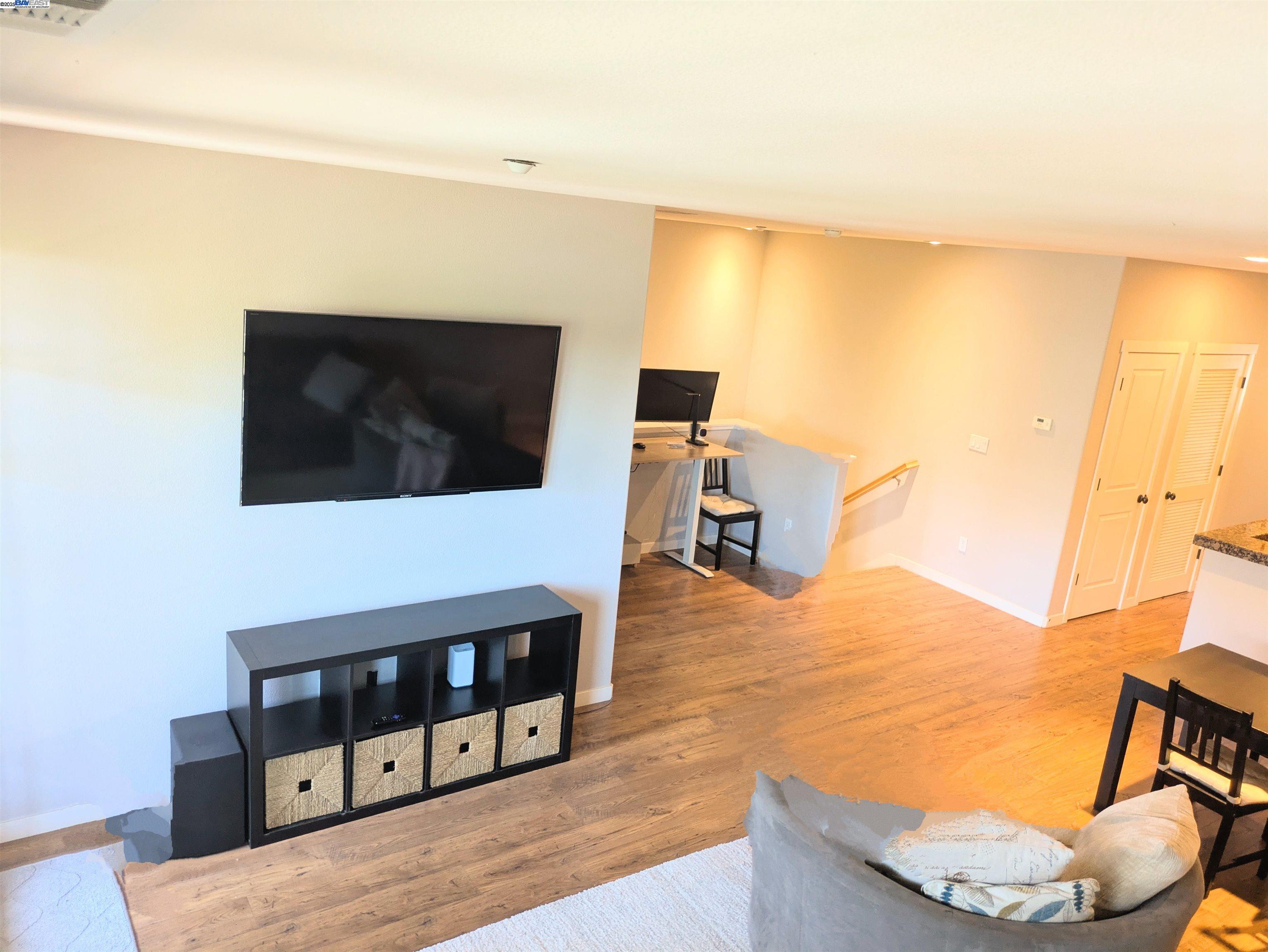Detail Gallery Image 7 of 19 For 1948 Railroad Ave #104,  Livermore,  CA 94550 - 3 Beds | 2 Baths
