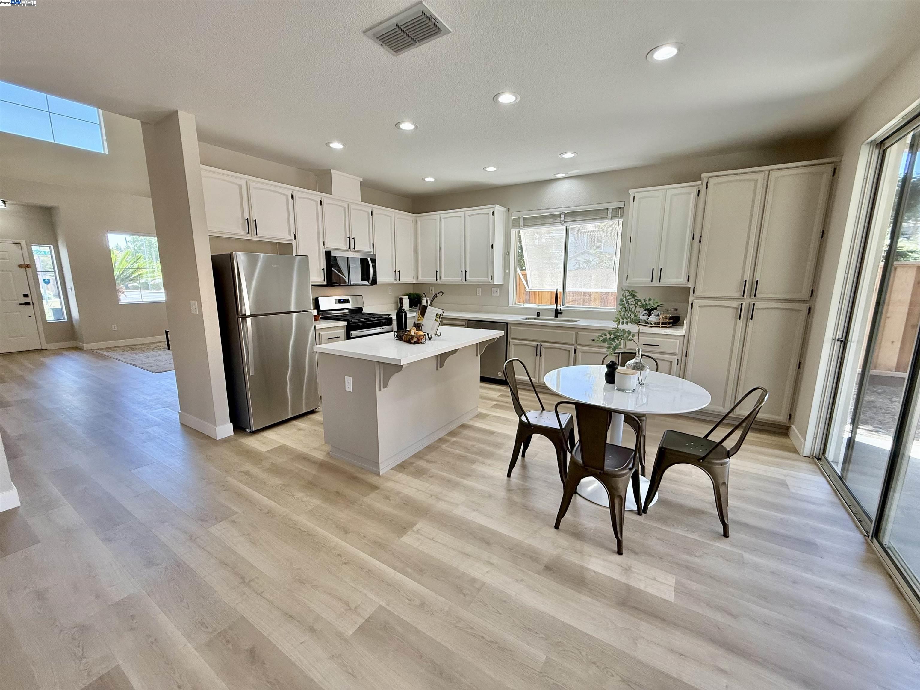 Detail Gallery Image 12 of 55 For 825 Hollowbrook Dr, Brentwood,  CA 94513 - 4 Beds | 3 Baths
