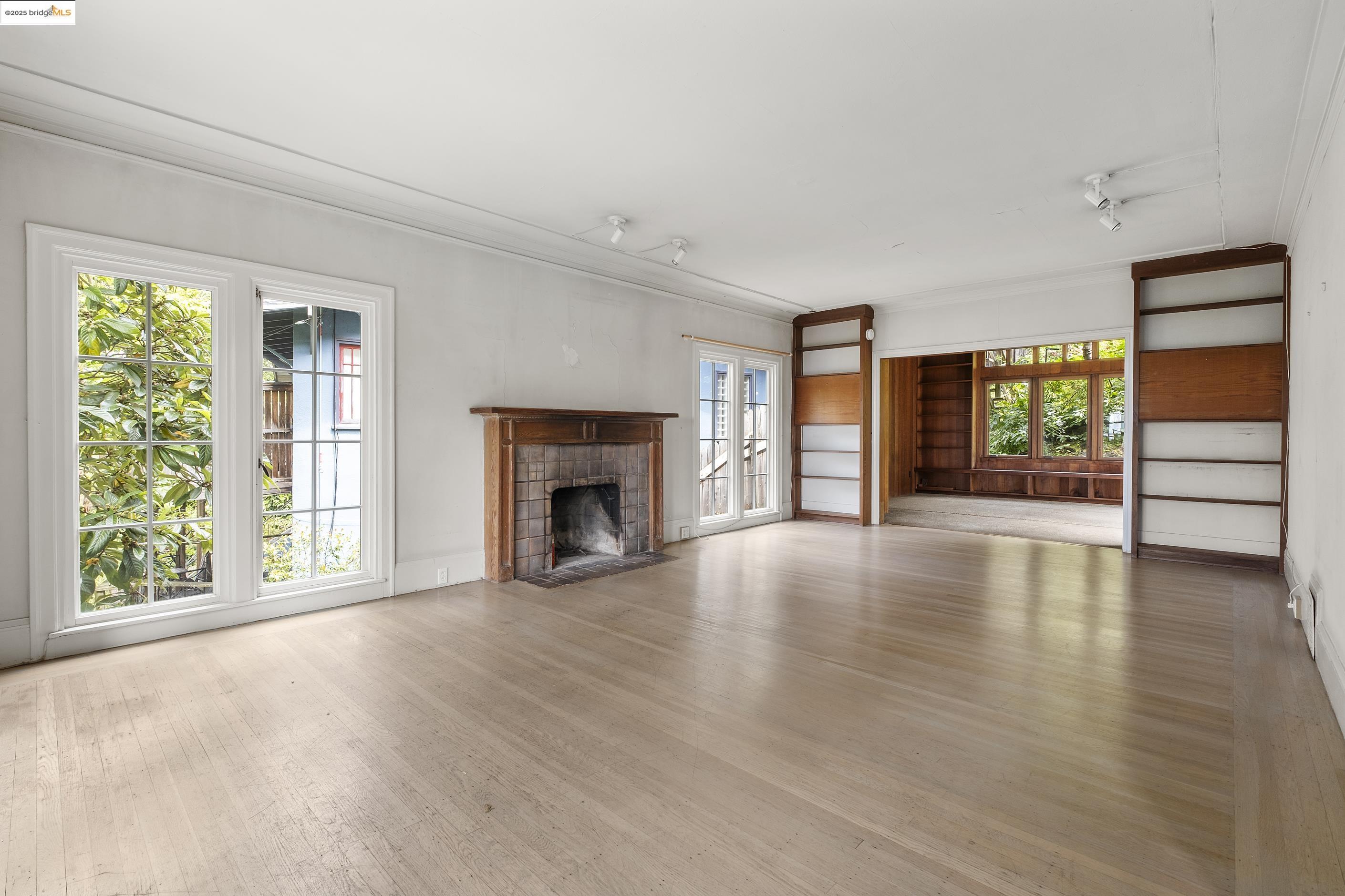 Detail Gallery Image 2 of 53 For 1001 Cragmont Ave, Berkeley,  CA 94708 - 4 Beds | 1 Baths