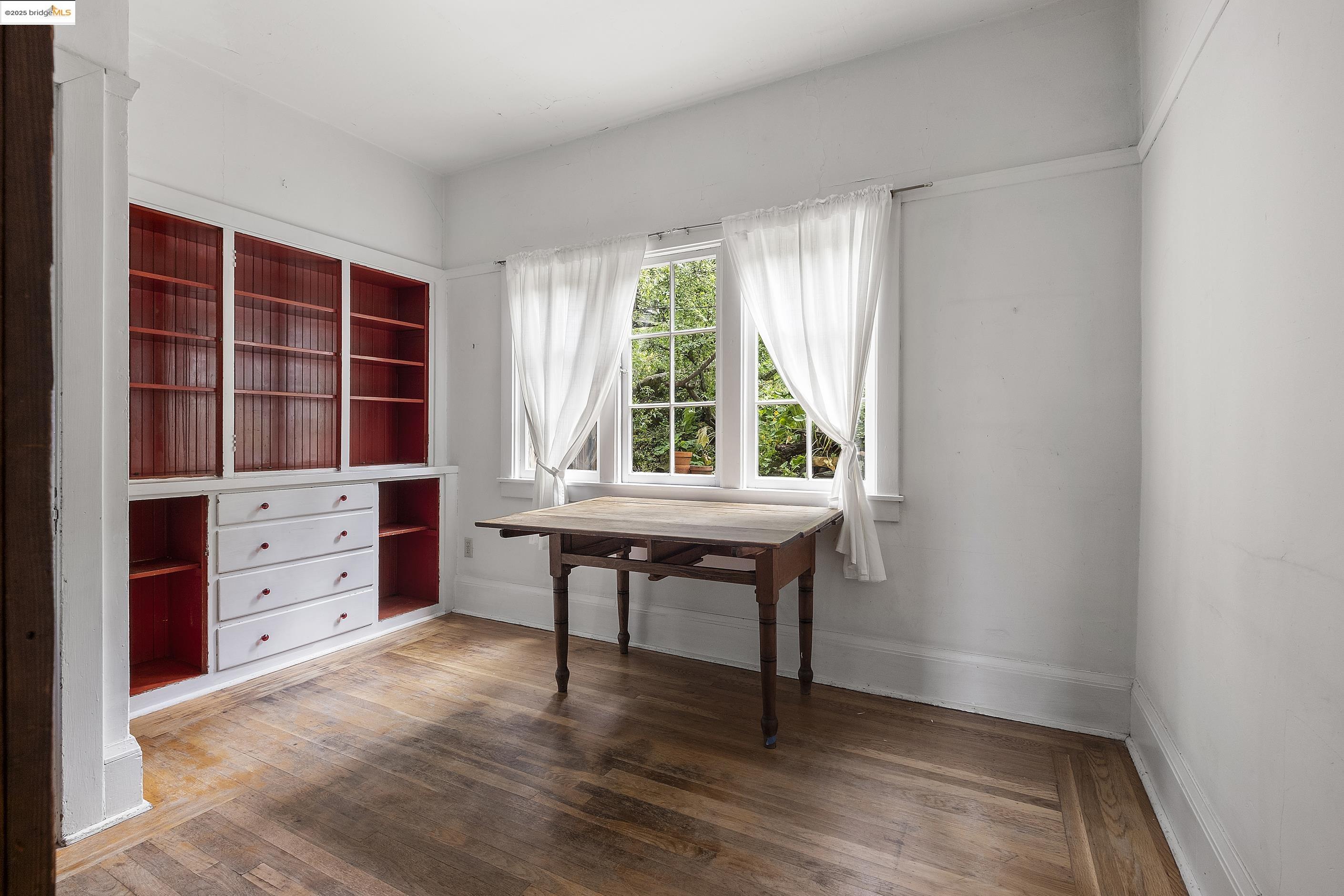Detail Gallery Image 12 of 53 For 1001 Cragmont Ave, Berkeley,  CA 94708 - 4 Beds | 1 Baths
