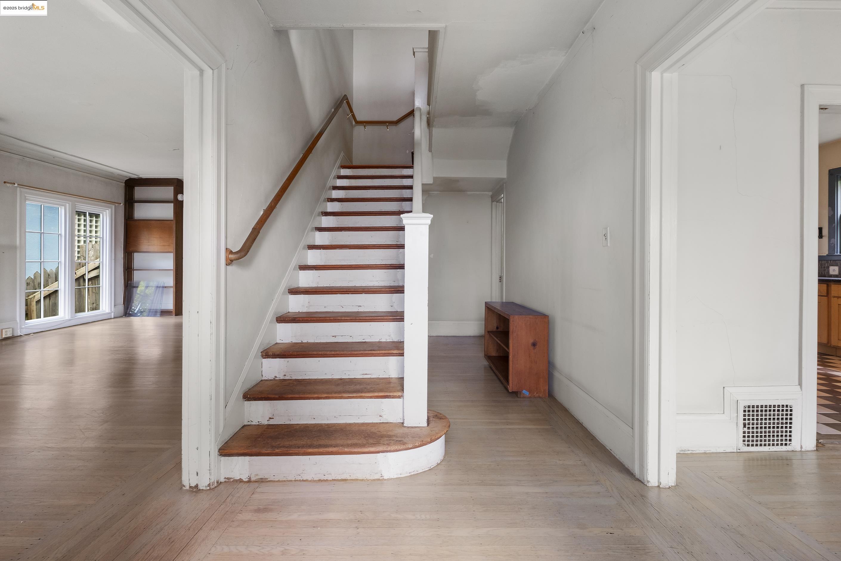Detail Gallery Image 13 of 53 For 1001 Cragmont Ave, Berkeley,  CA 94708 - 4 Beds | 1 Baths