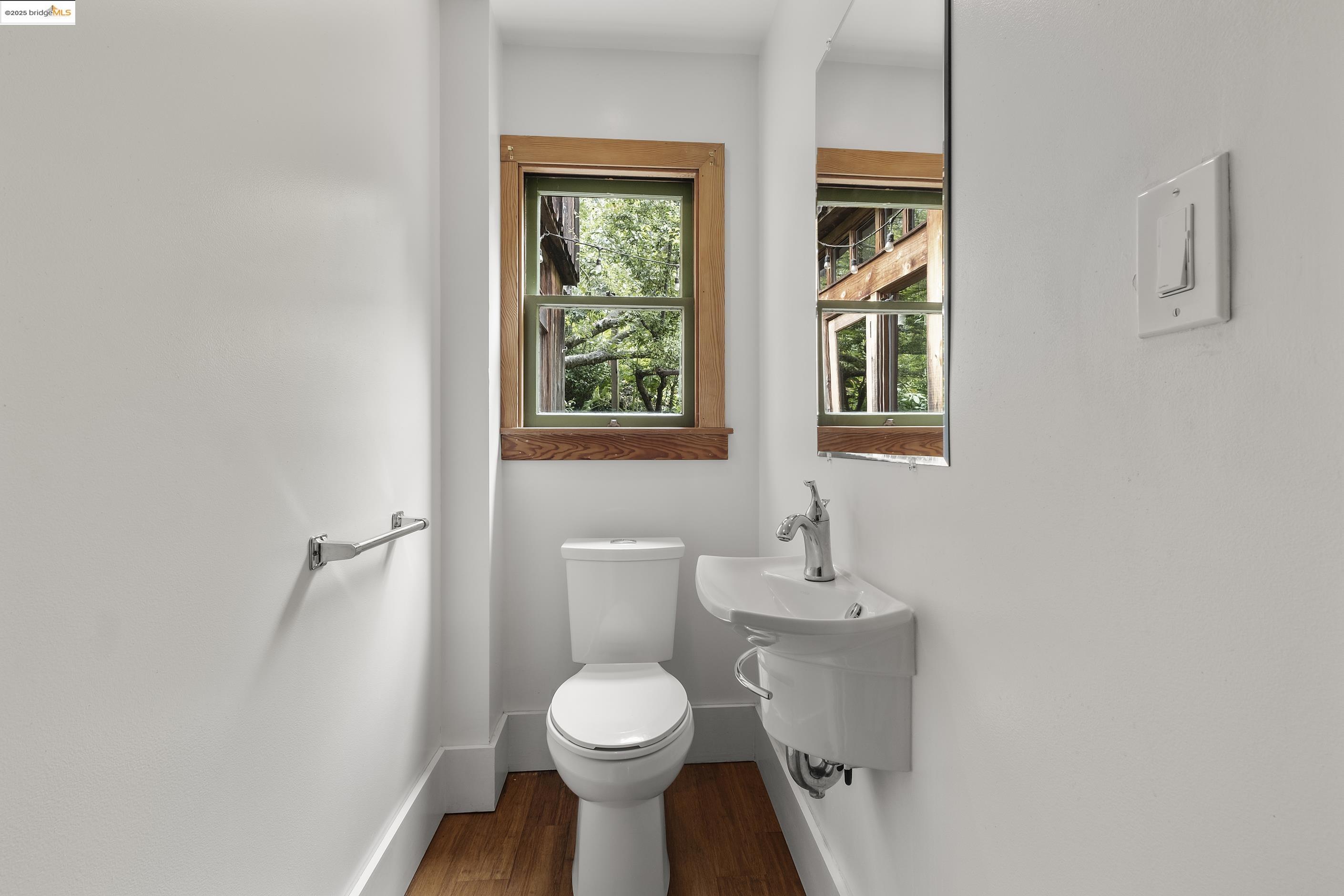 Detail Gallery Image 15 of 53 For 1001 Cragmont Ave, Berkeley,  CA 94708 - 4 Beds | 1 Baths