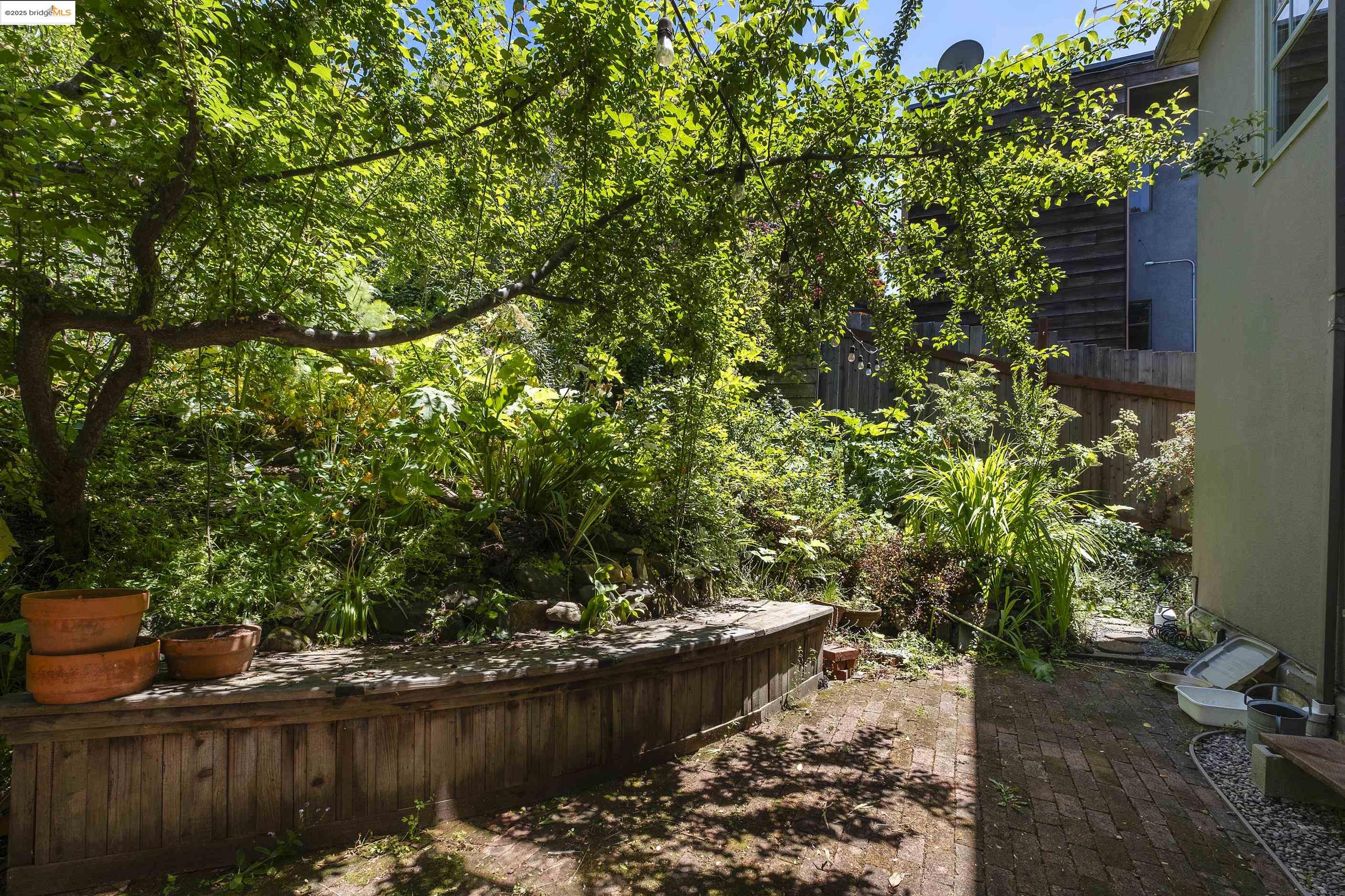 Detail Gallery Image 39 of 53 For 1001 Cragmont Ave, Berkeley,  CA 94708 - 4 Beds | 1 Baths
