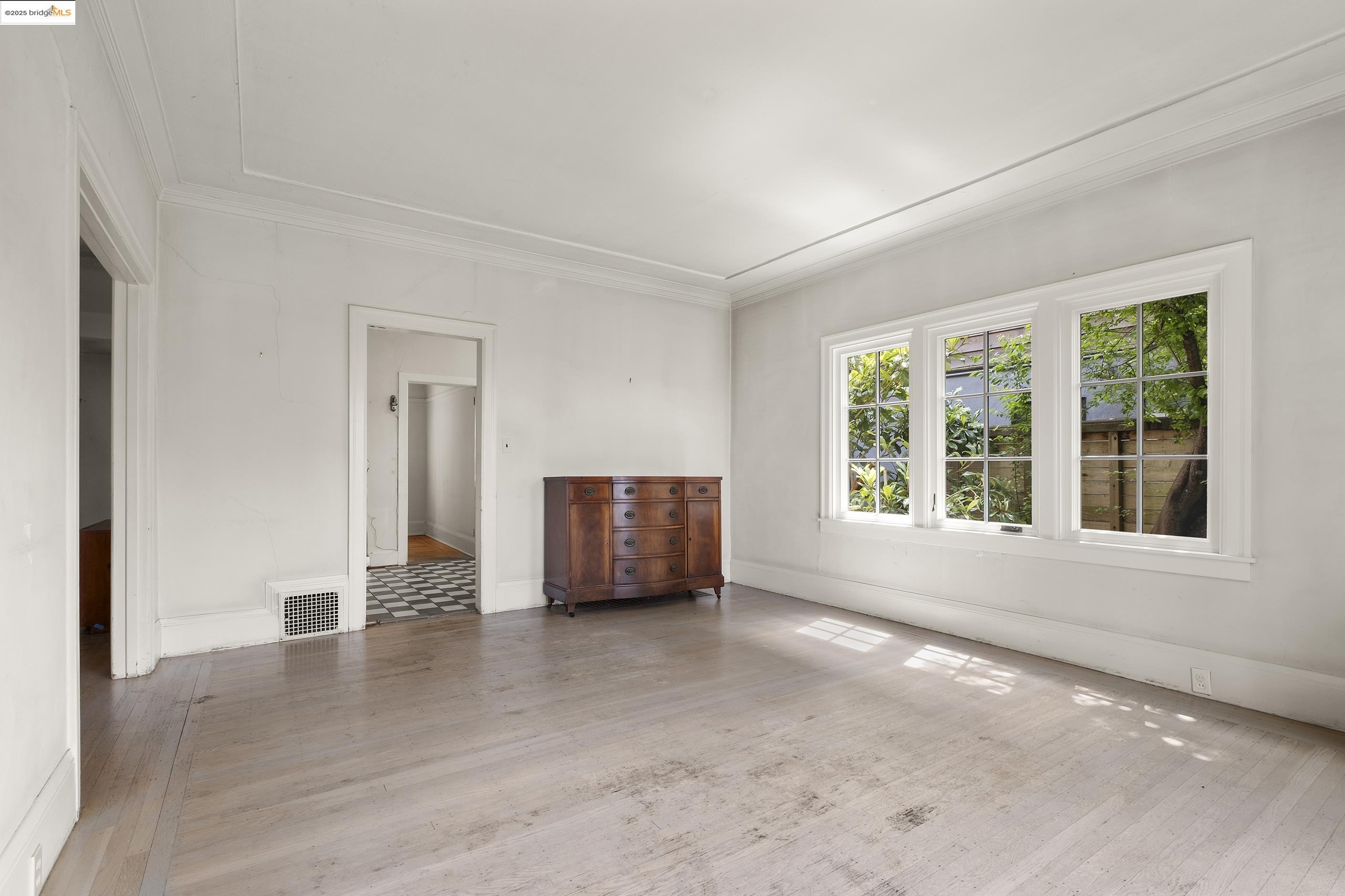 Detail Gallery Image 8 of 53 For 1001 Cragmont Ave, Berkeley,  CA 94708 - 4 Beds | 1 Baths