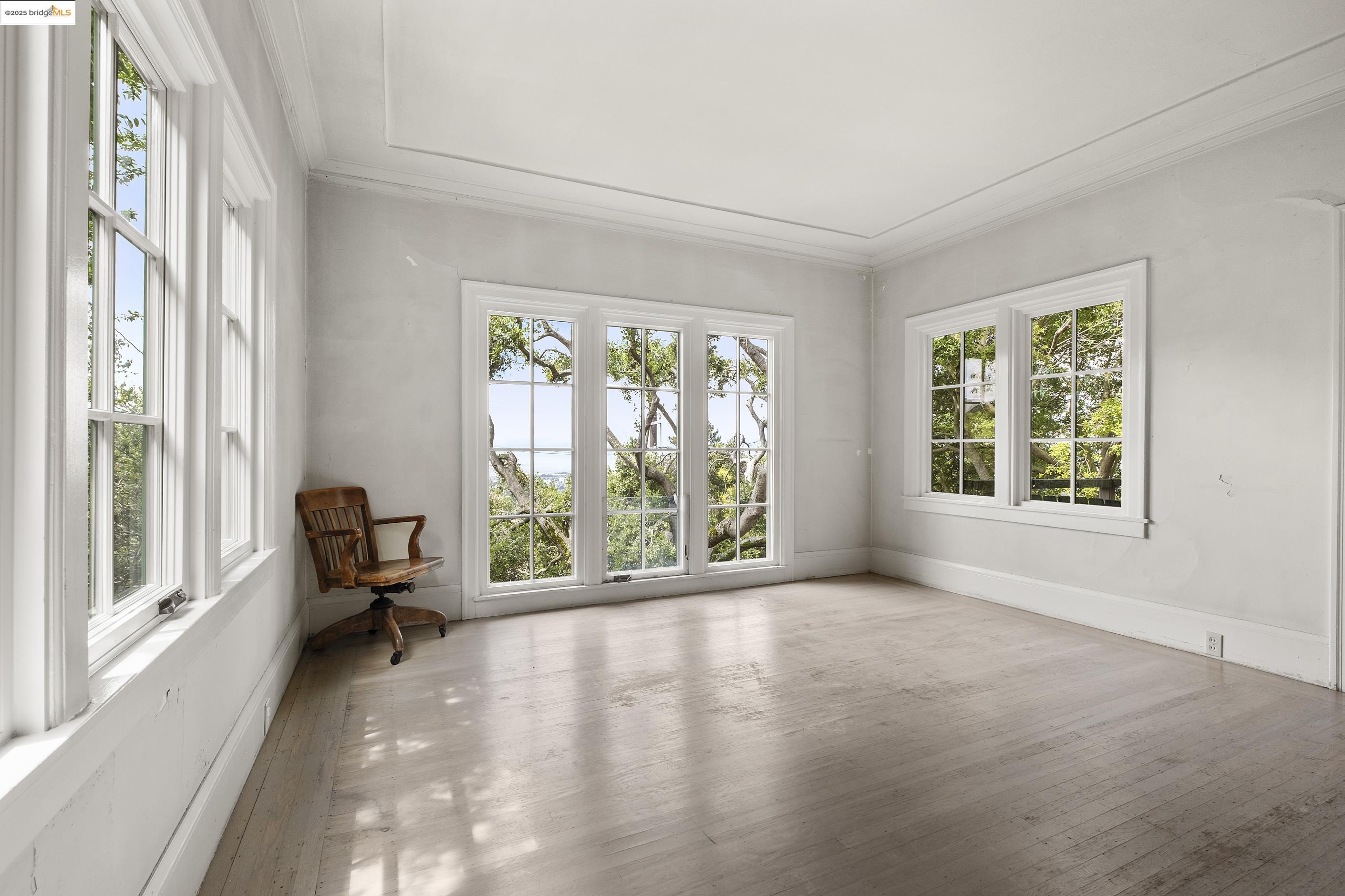 Detail Gallery Image 9 of 53 For 1001 Cragmont Ave, Berkeley,  CA 94708 - 4 Beds | 1 Baths