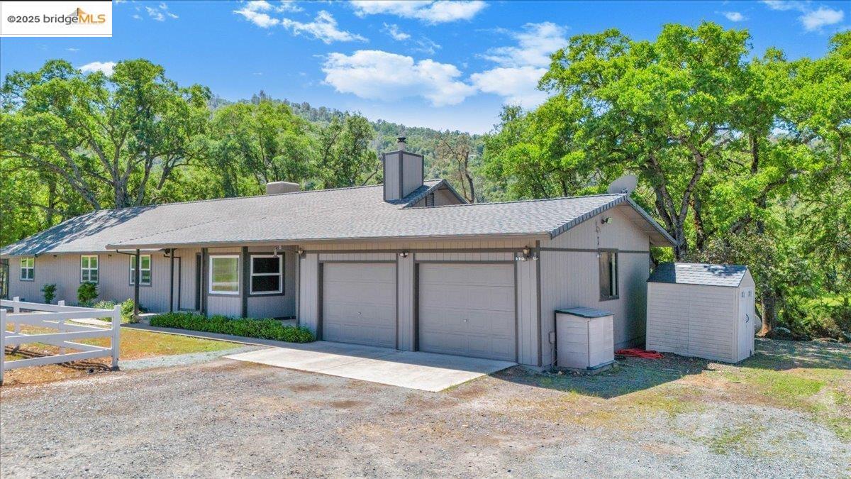 Detail Gallery Image 2 of 60 For 180 Stallion Way, Angels Camp,  CA 95222 - 3 Beds | 2 Baths