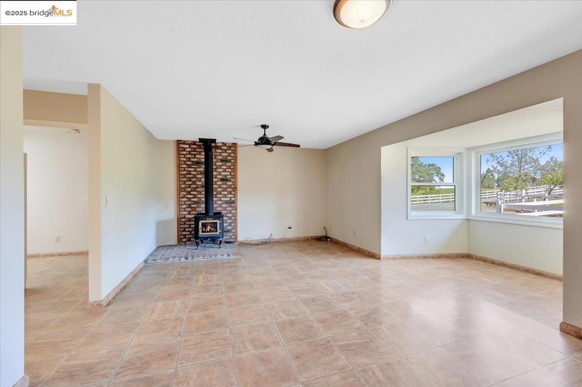 Detail Gallery Image 13 of 60 For 180 Stallion Way, Angels Camp,  CA 95222 - 3 Beds | 2 Baths