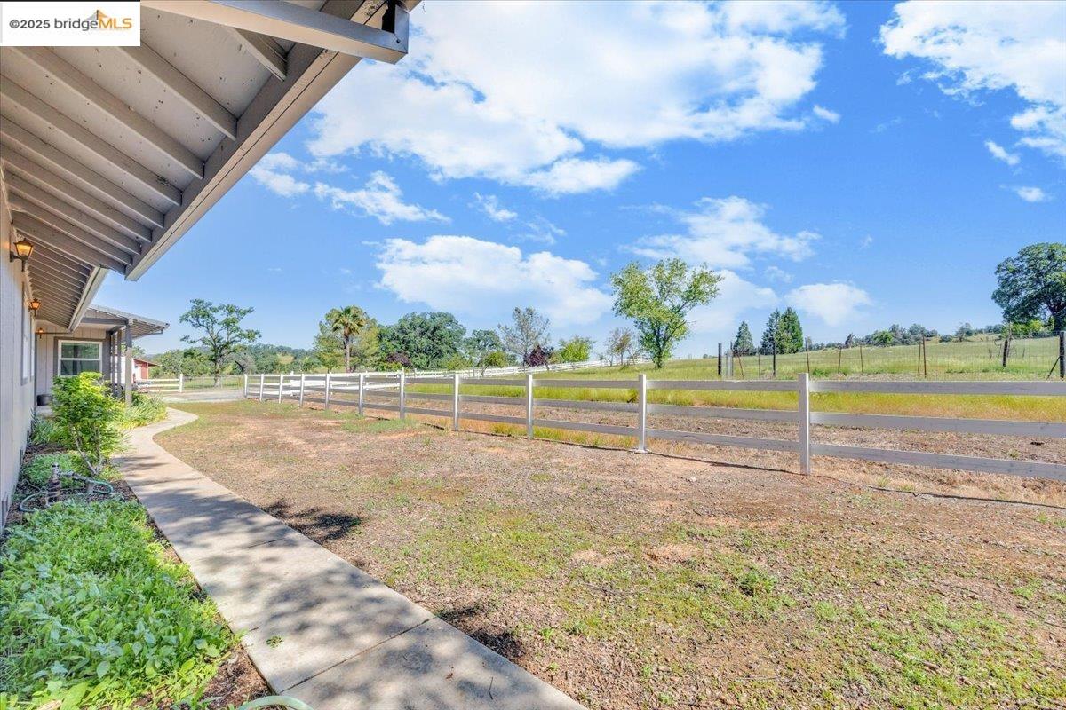 Detail Gallery Image 5 of 60 For 180 Stallion Way, Angels Camp,  CA 95222 - 3 Beds | 2 Baths