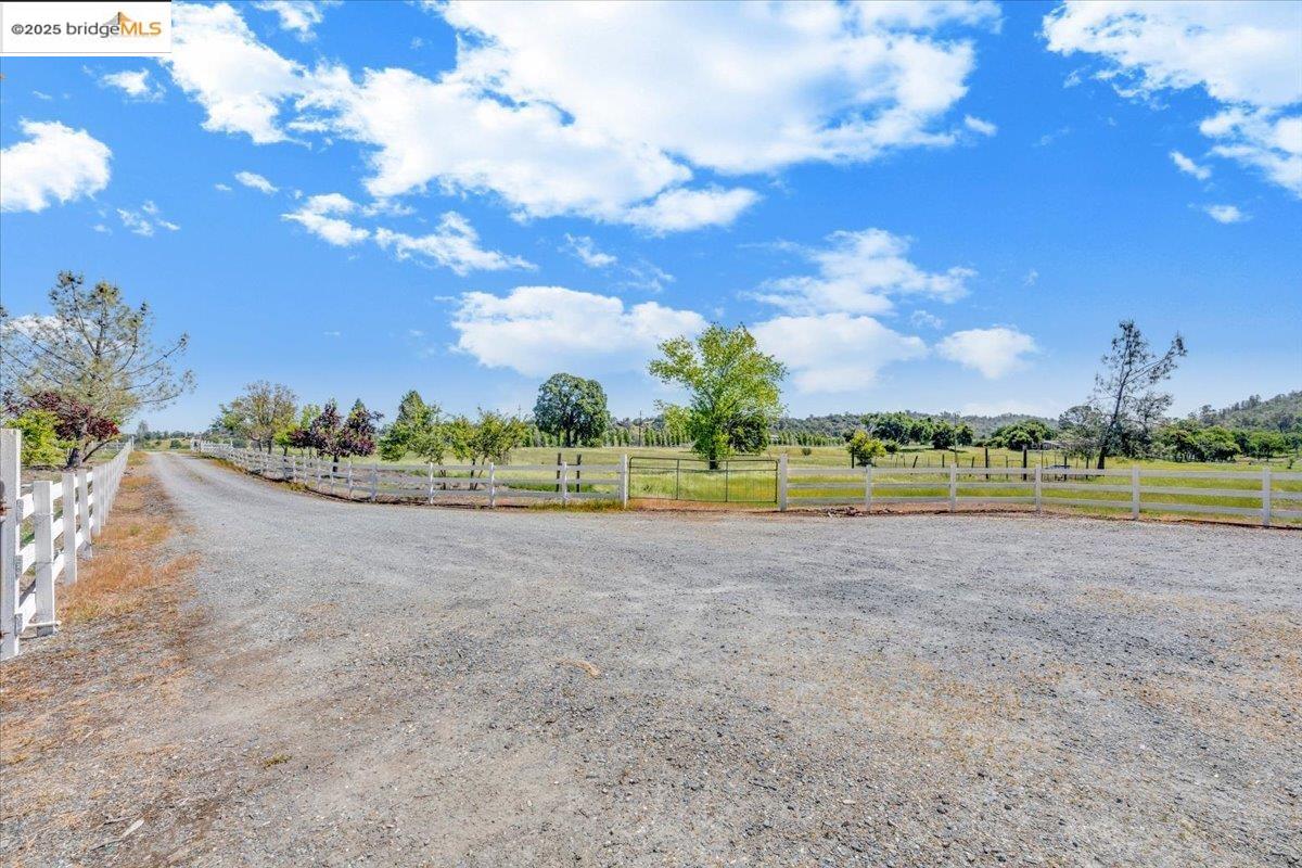 Detail Gallery Image 6 of 60 For 180 Stallion Way, Angels Camp,  CA 95222 - 3 Beds | 2 Baths