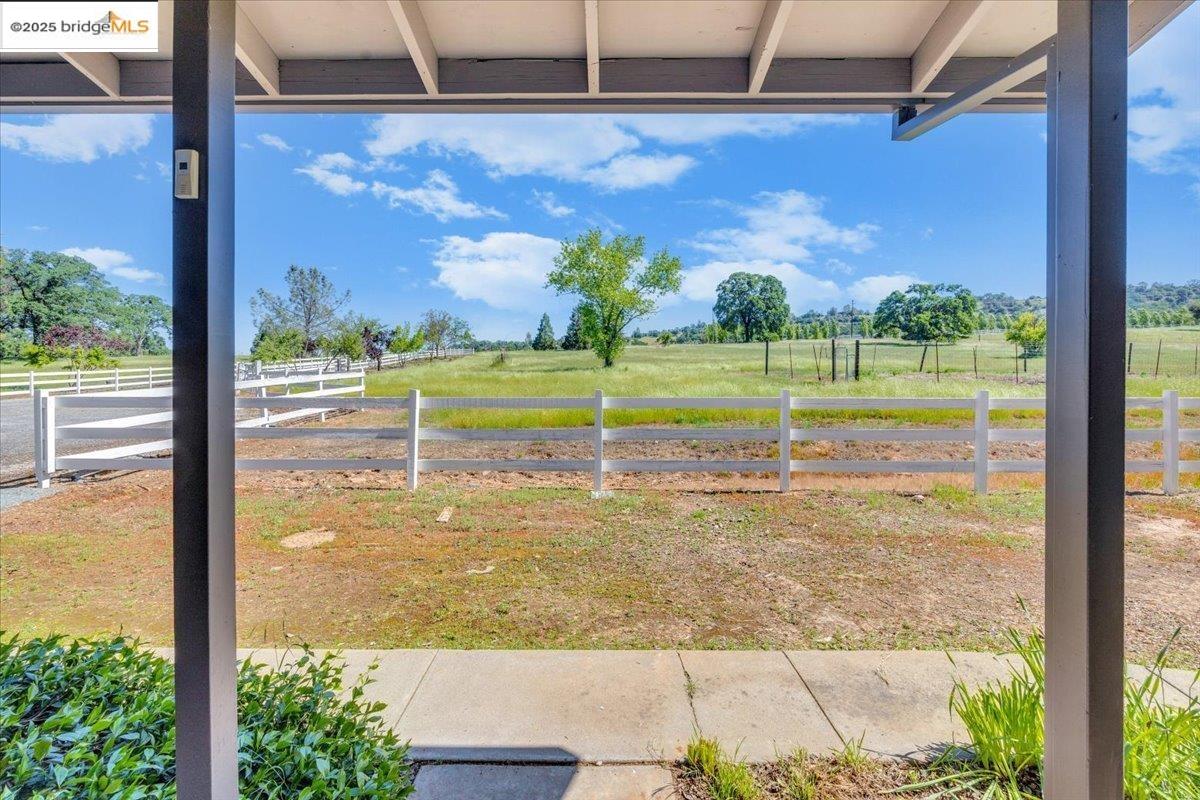 Detail Gallery Image 9 of 60 For 180 Stallion Way, Angels Camp,  CA 95222 - 3 Beds | 2 Baths