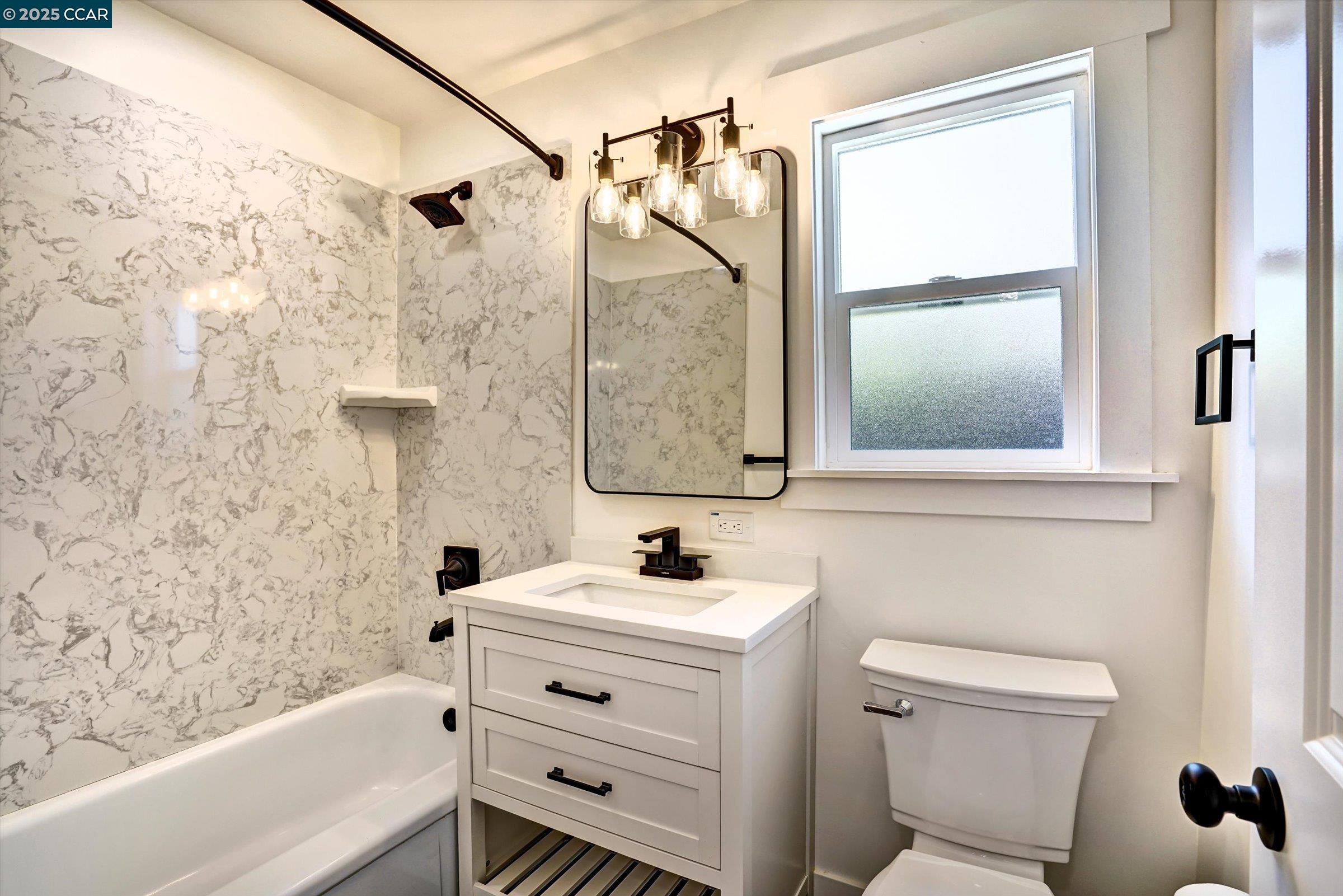 Detail Gallery Image 12 of 22 For 338 Warren Way, Pittsburg,  CA 94565 - 3 Beds | 2 Baths