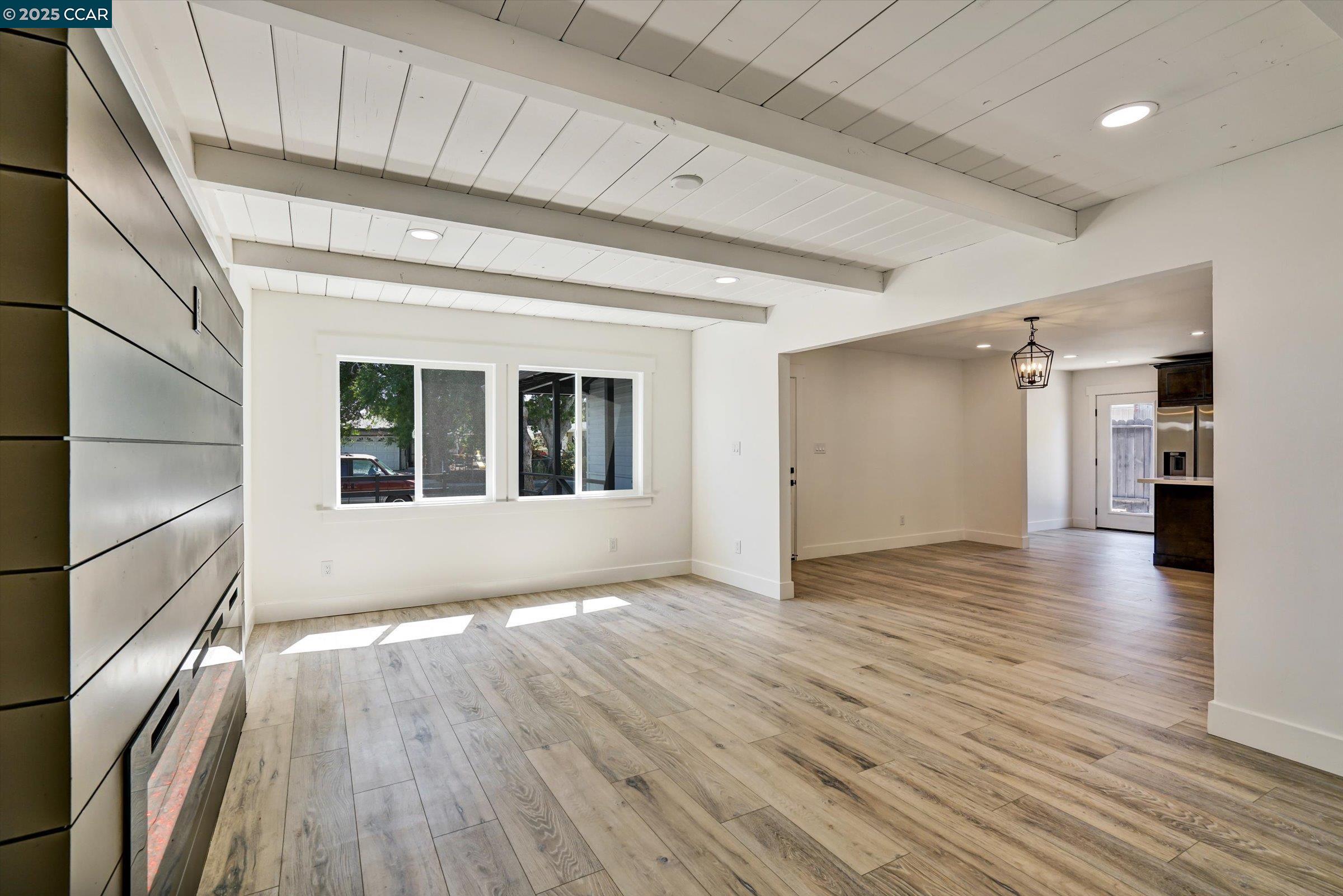 Detail Gallery Image 7 of 22 For 338 Warren Way, Pittsburg,  CA 94565 - 3 Beds | 2 Baths