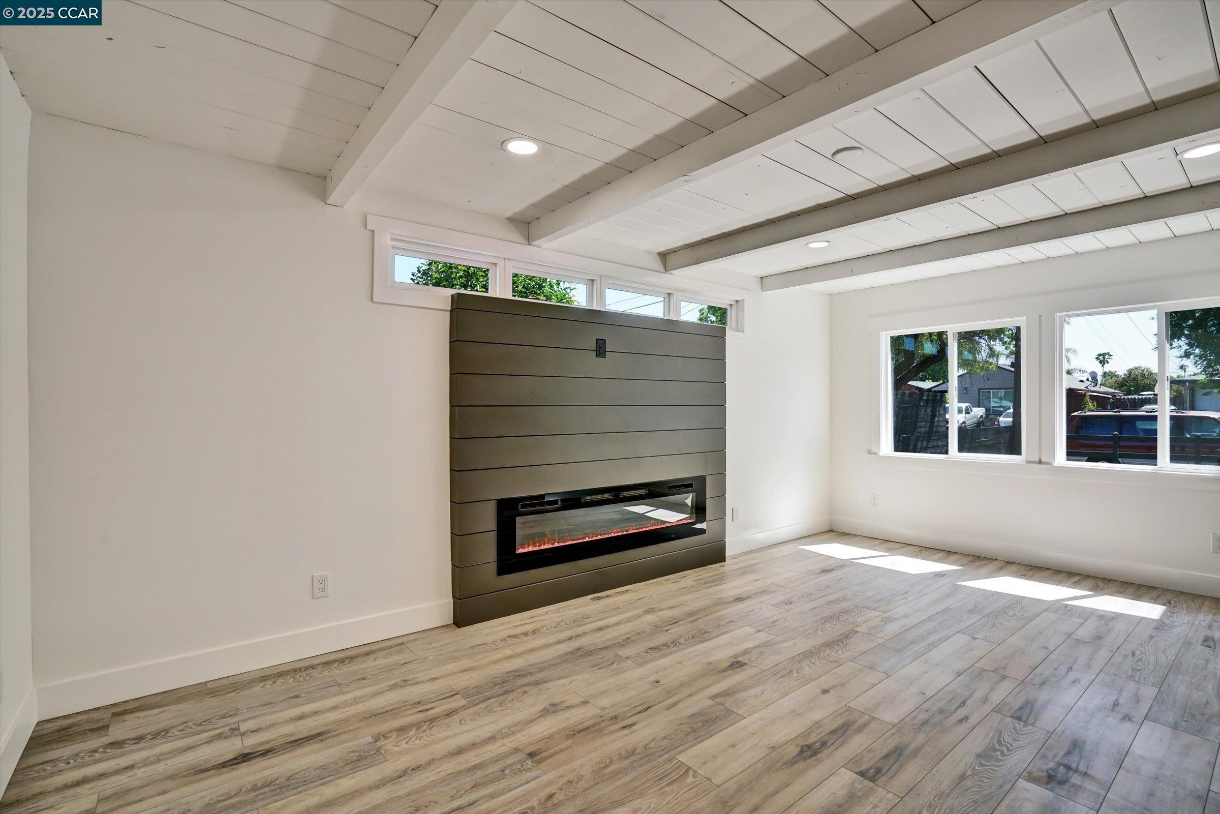 Detail Gallery Image 8 of 22 For 338 Warren Way, Pittsburg,  CA 94565 - 3 Beds | 2 Baths