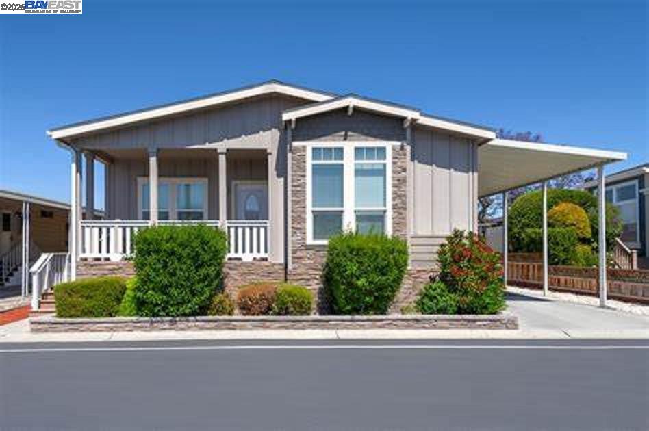 Detail Gallery Image 1 of 15 For 1225 Vienna Drive #38,  Sunnyvale,  CA 94089 - 3 Beds | 2 Baths