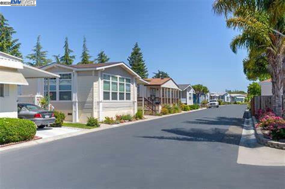 Detail Gallery Image 2 of 15 For 1225 Vienna Drive #38,  Sunnyvale,  CA 94089 - 3 Beds | 2 Baths