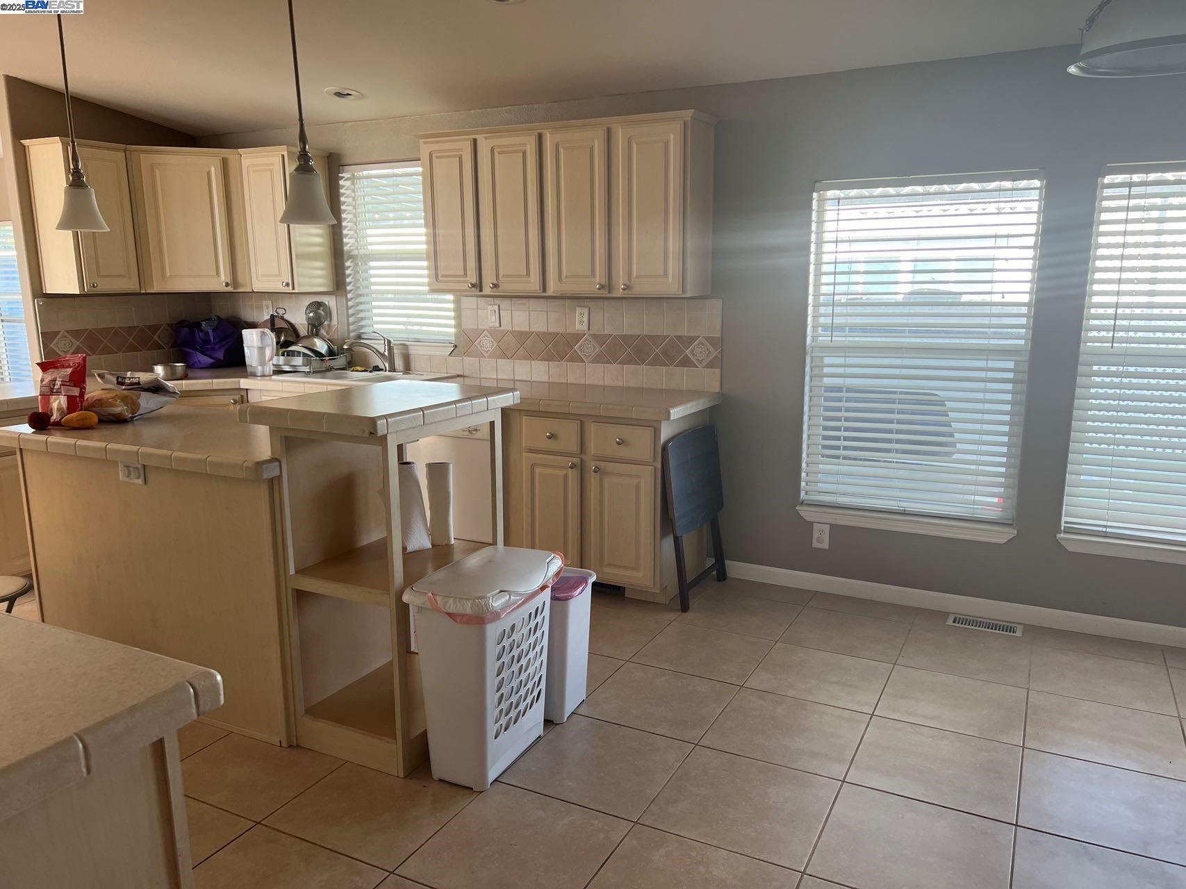 Detail Gallery Image 10 of 15 For 1225 Vienna Drive #38,  Sunnyvale,  CA 94089 - 3 Beds | 2 Baths
