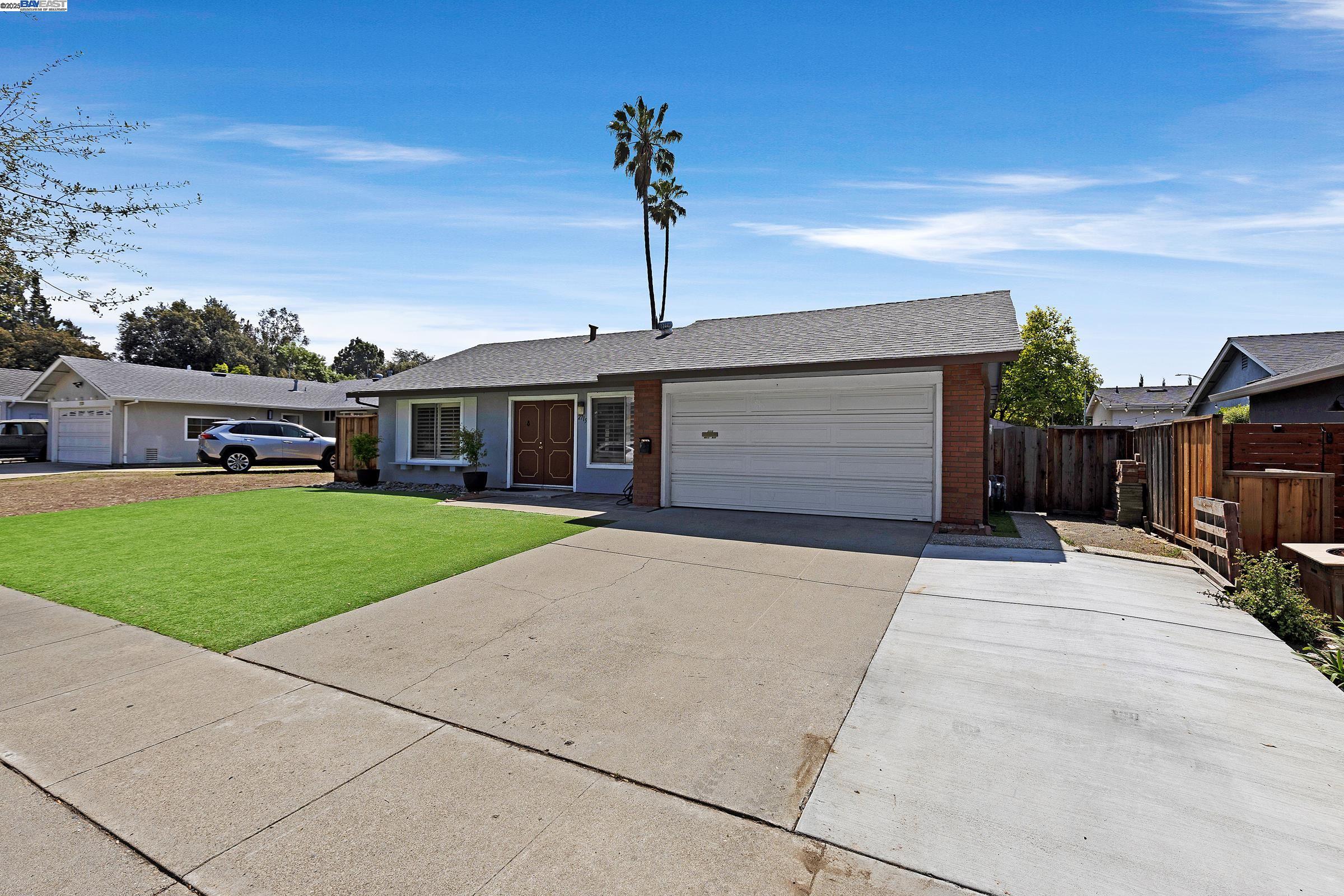 Detail Gallery Image 2 of 32 For 2715 Mosswood Dr, San Jose,  CA 95132 - 3 Beds | 2 Baths