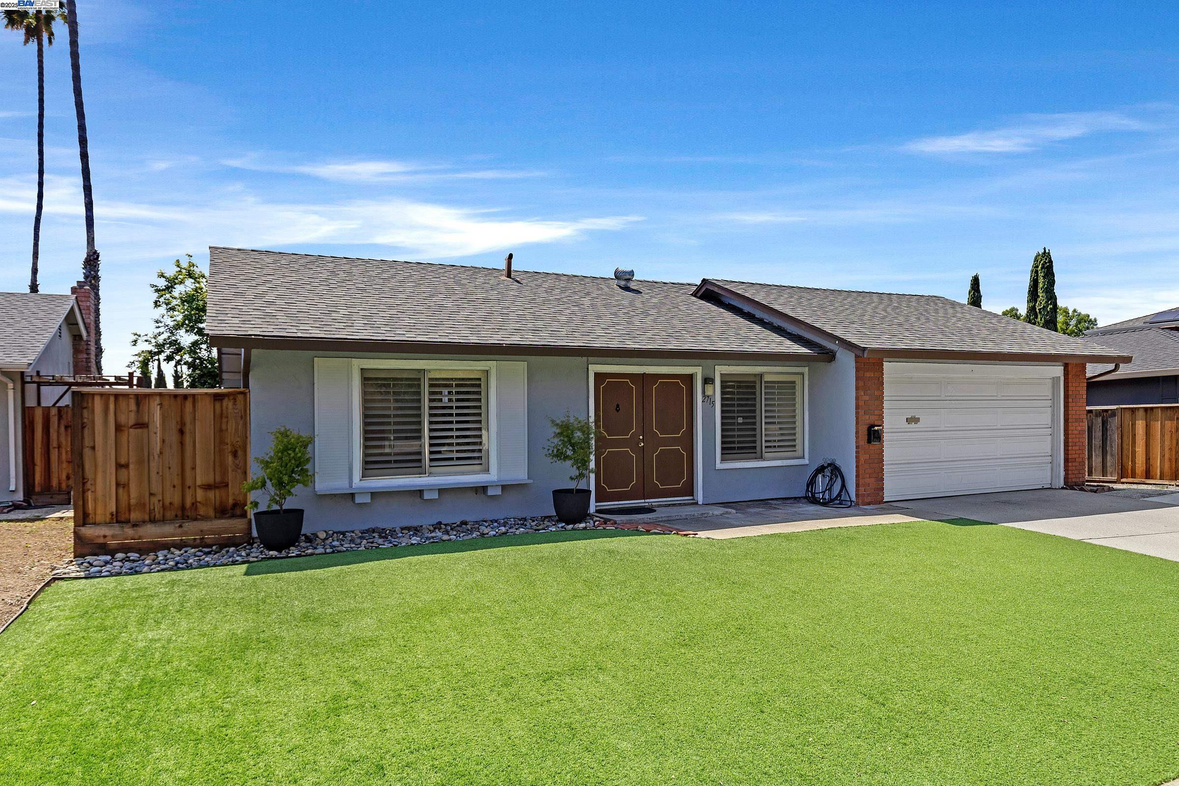 Detail Gallery Image 3 of 32 For 2715 Mosswood Dr, San Jose,  CA 95132 - 3 Beds | 2 Baths