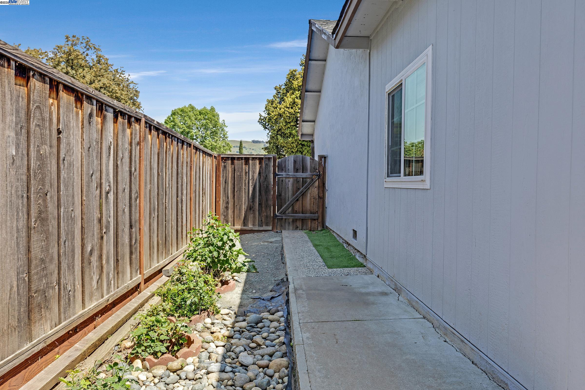 Detail Gallery Image 30 of 32 For 2715 Mosswood Dr, San Jose,  CA 95132 - 3 Beds | 2 Baths