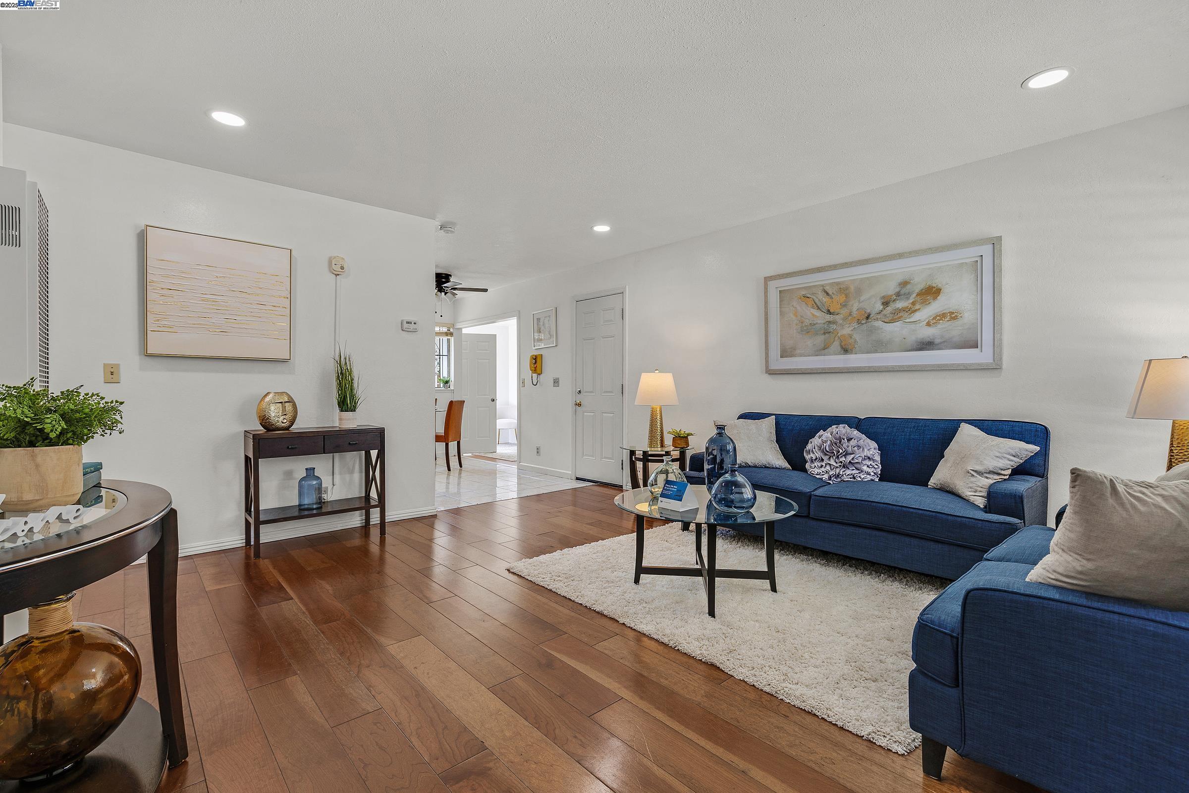 Detail Gallery Image 4 of 32 For 2715 Mosswood Dr, San Jose,  CA 95132 - 3 Beds | 2 Baths