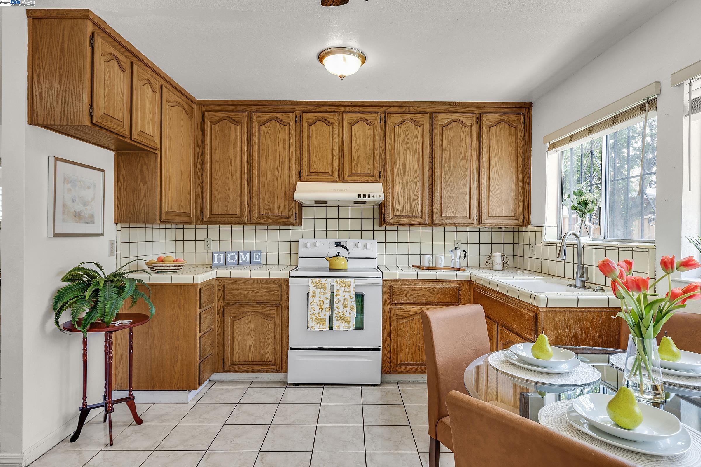 Detail Gallery Image 6 of 32 For 2715 Mosswood Dr, San Jose,  CA 95132 - 3 Beds | 2 Baths