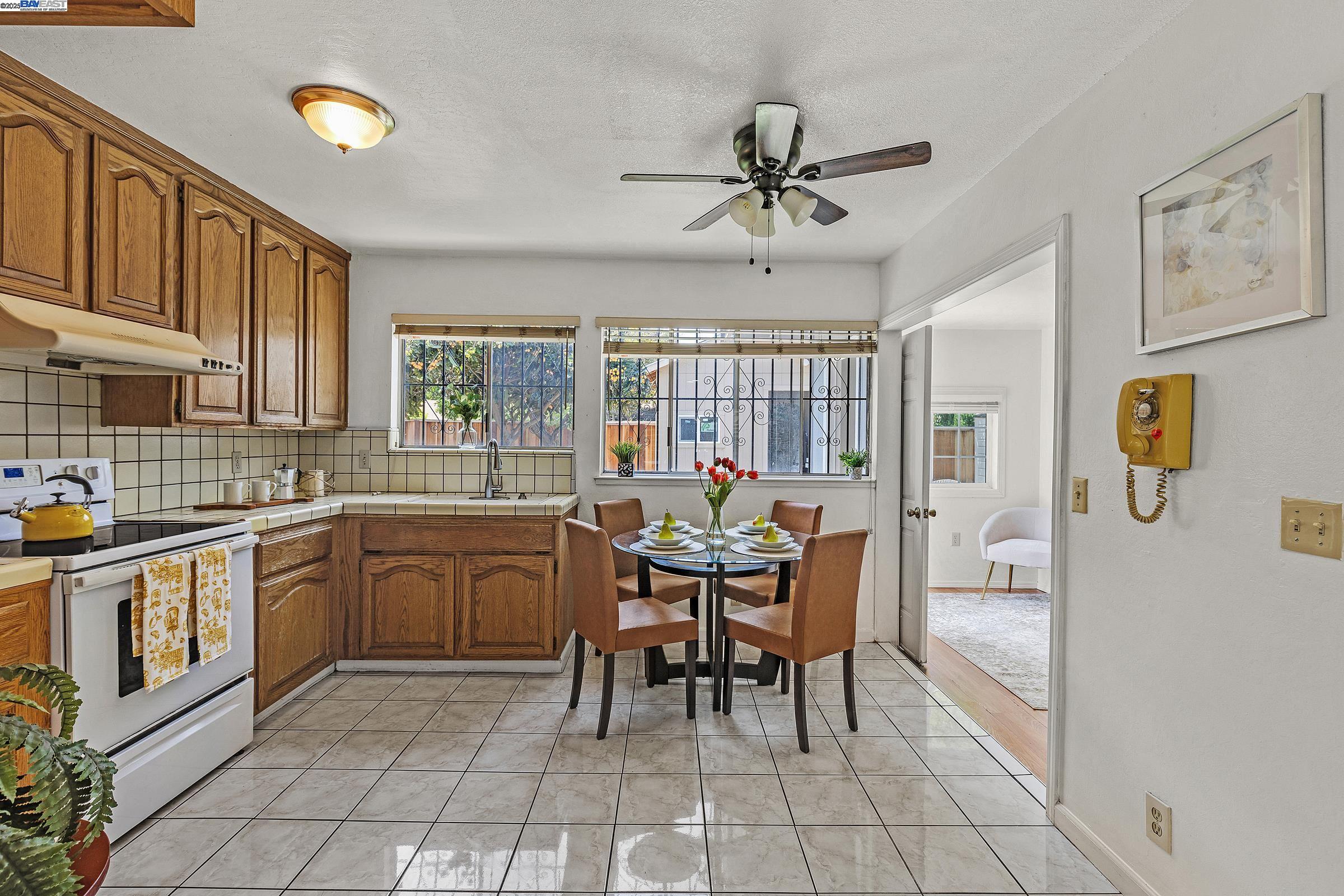 Detail Gallery Image 7 of 32 For 2715 Mosswood Dr, San Jose,  CA 95132 - 3 Beds | 2 Baths