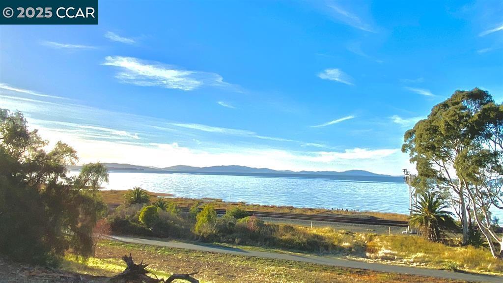 1027 MAIN ST - UNIT B, Hercules, California 94547, 1 Bedroom Bedrooms, 2 Rooms Rooms,1 BathroomBathrooms,Residential Lease,For Rent,1027 MAIN ST - UNIT B,41096097