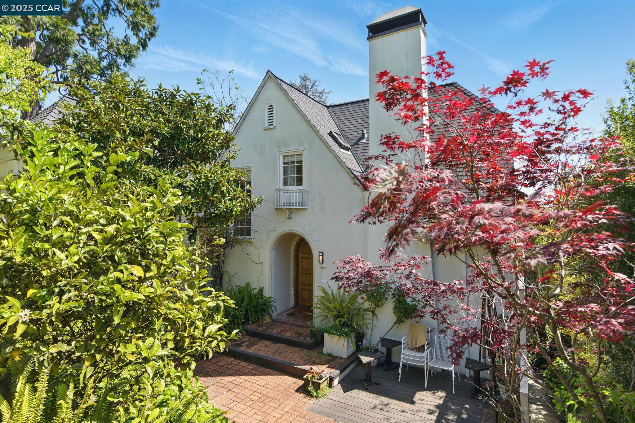 Detail Gallery Image 1 of 1 For 200 Hillcrest Rd, Berkeley,  CA 94705 - 5 Beds | 3 Baths