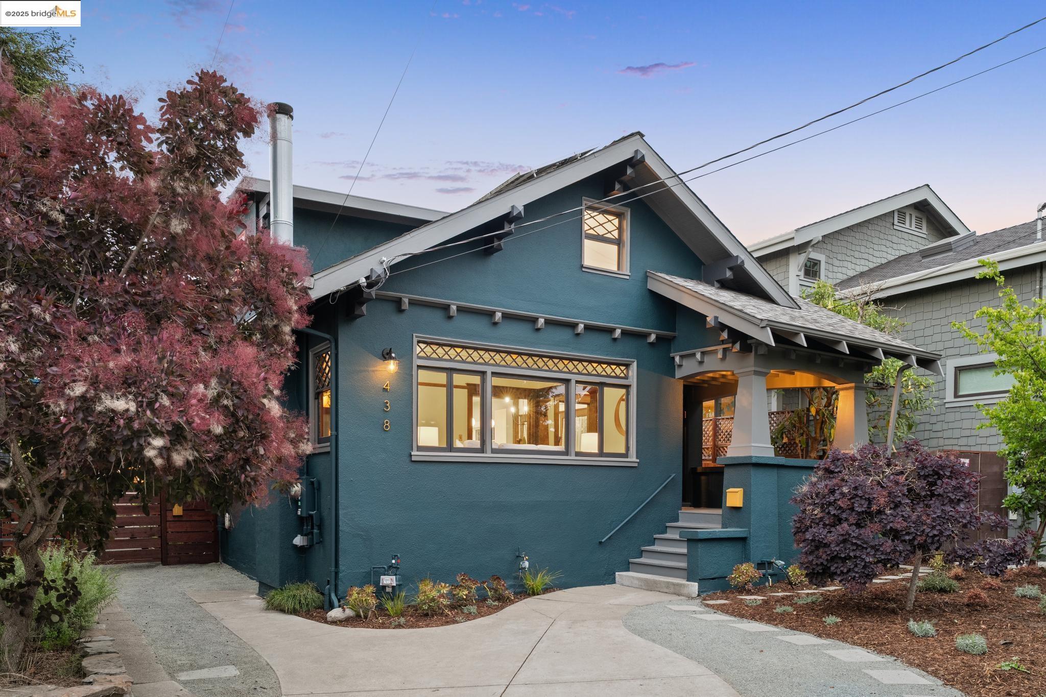Detail Gallery Image 1 of 60 For 438 66th St, Oakland,  CA 94609 - 6 Beds | 3 Baths